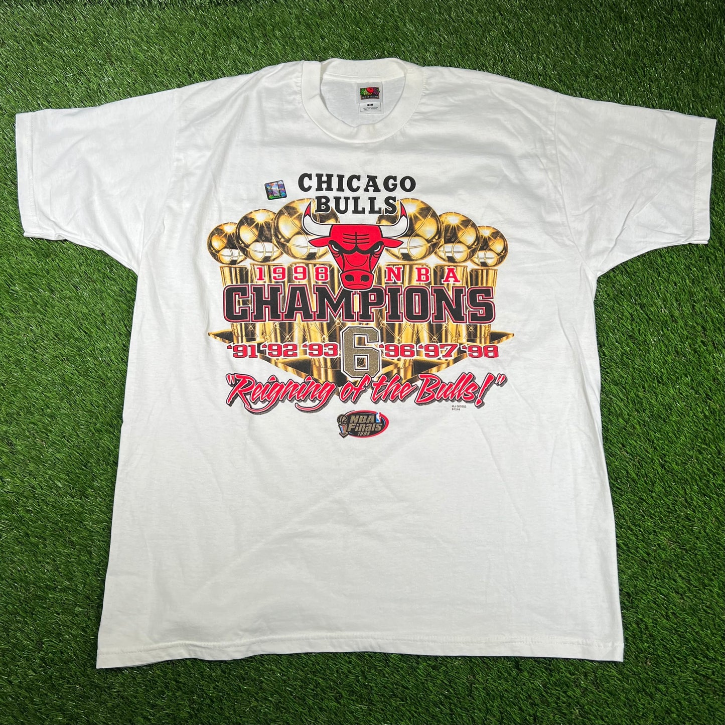 1998 Chicago Bulls Reigning of The Bulls White Tee Size XL USED v16722