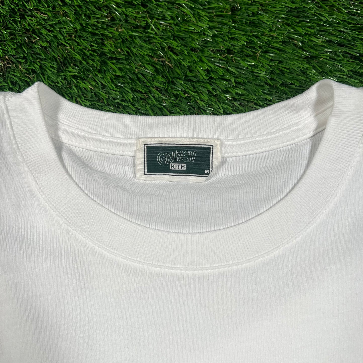 Kith Grinch Kithmas White Tee Size Medium USED x16564