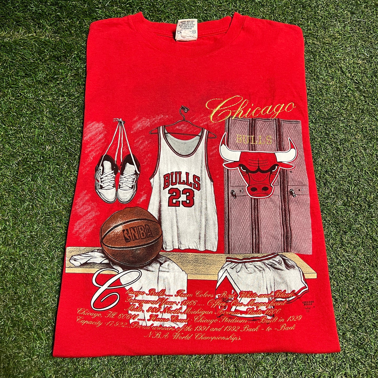 1992 Chicago Bulls Red Embroidered Locker Room Tee Size XL USED v16304