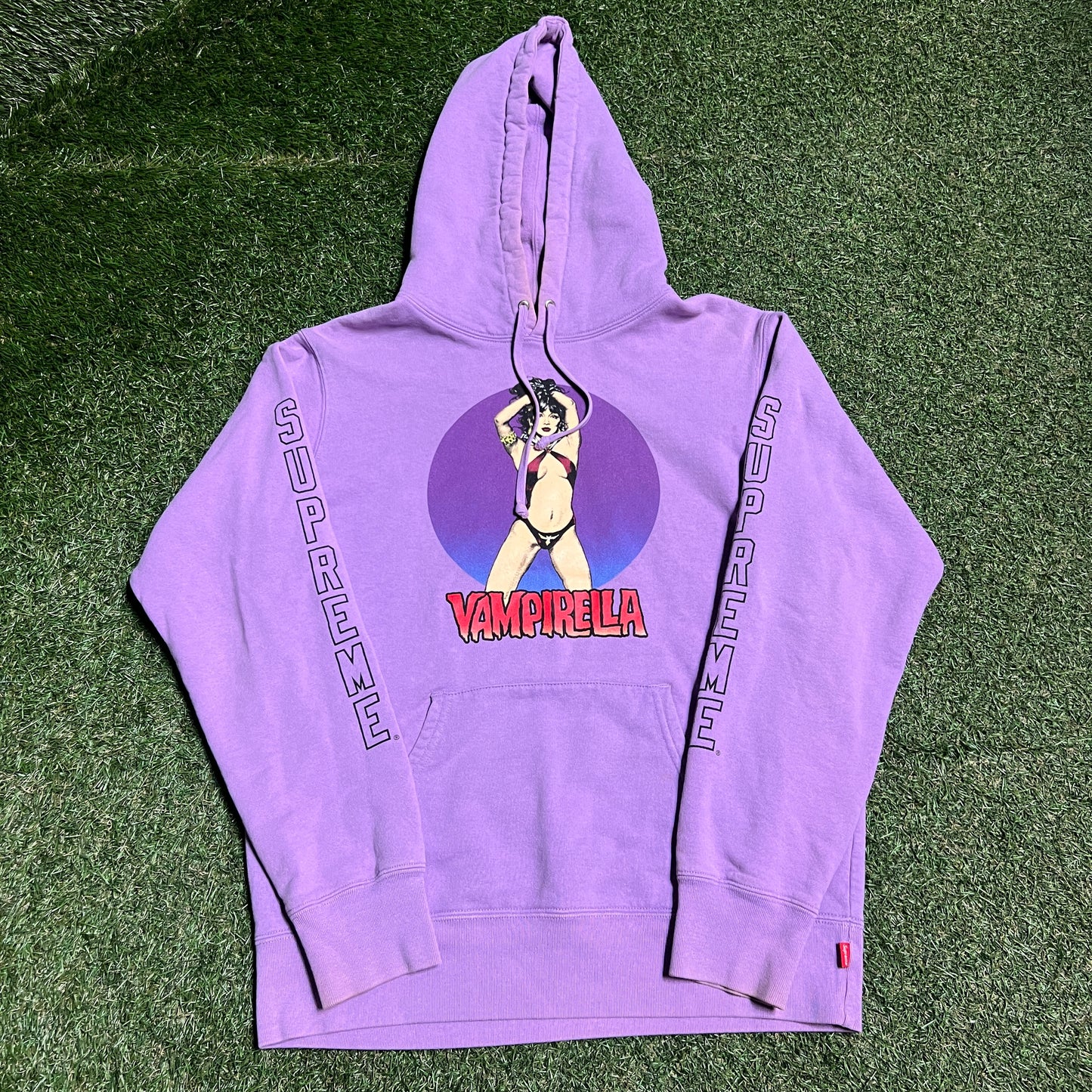 Supreme 2017 Vampirella Purple Hoodie Size Medium USED x13888