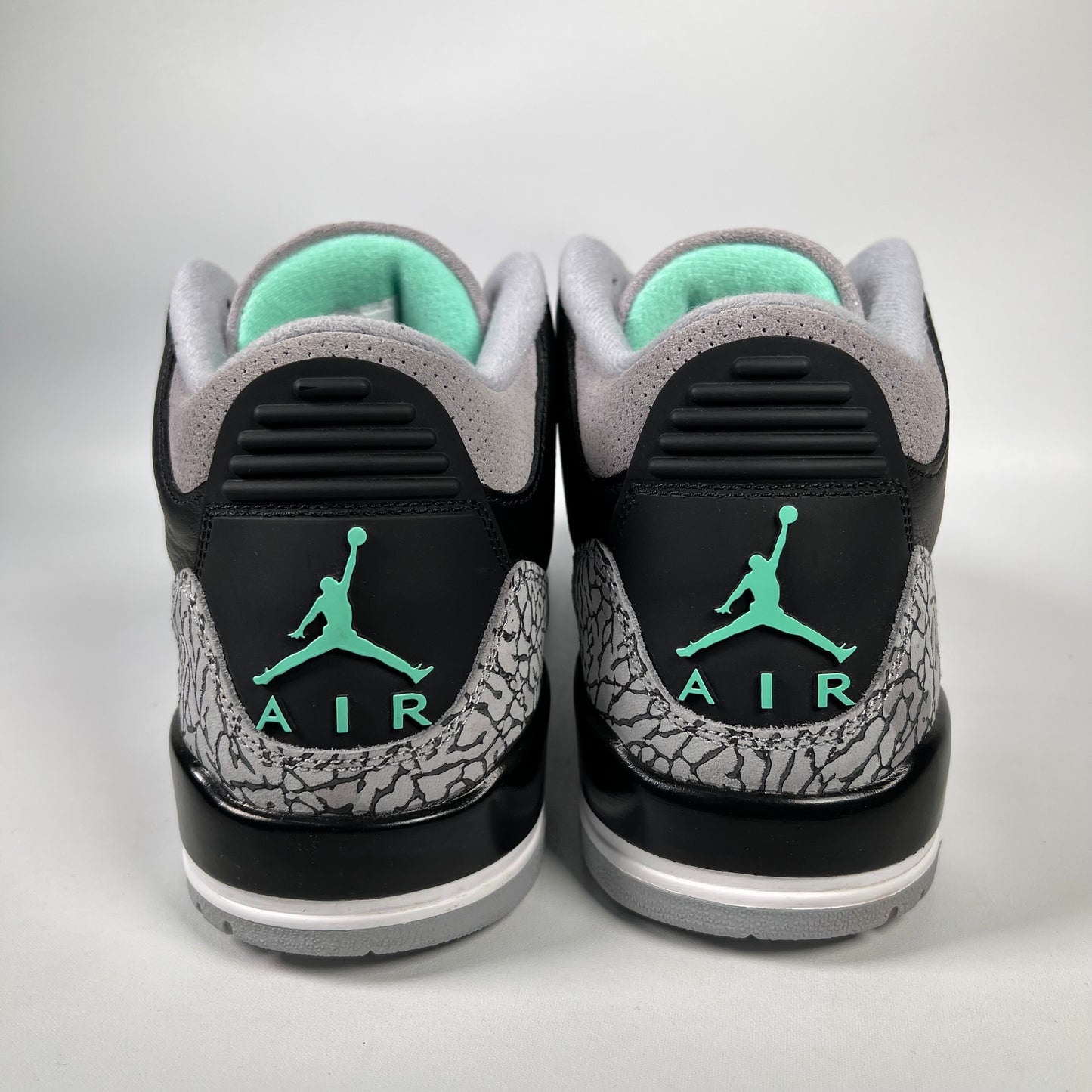 Jordan 3 Green Glow (2024) Size 11 USED s18963