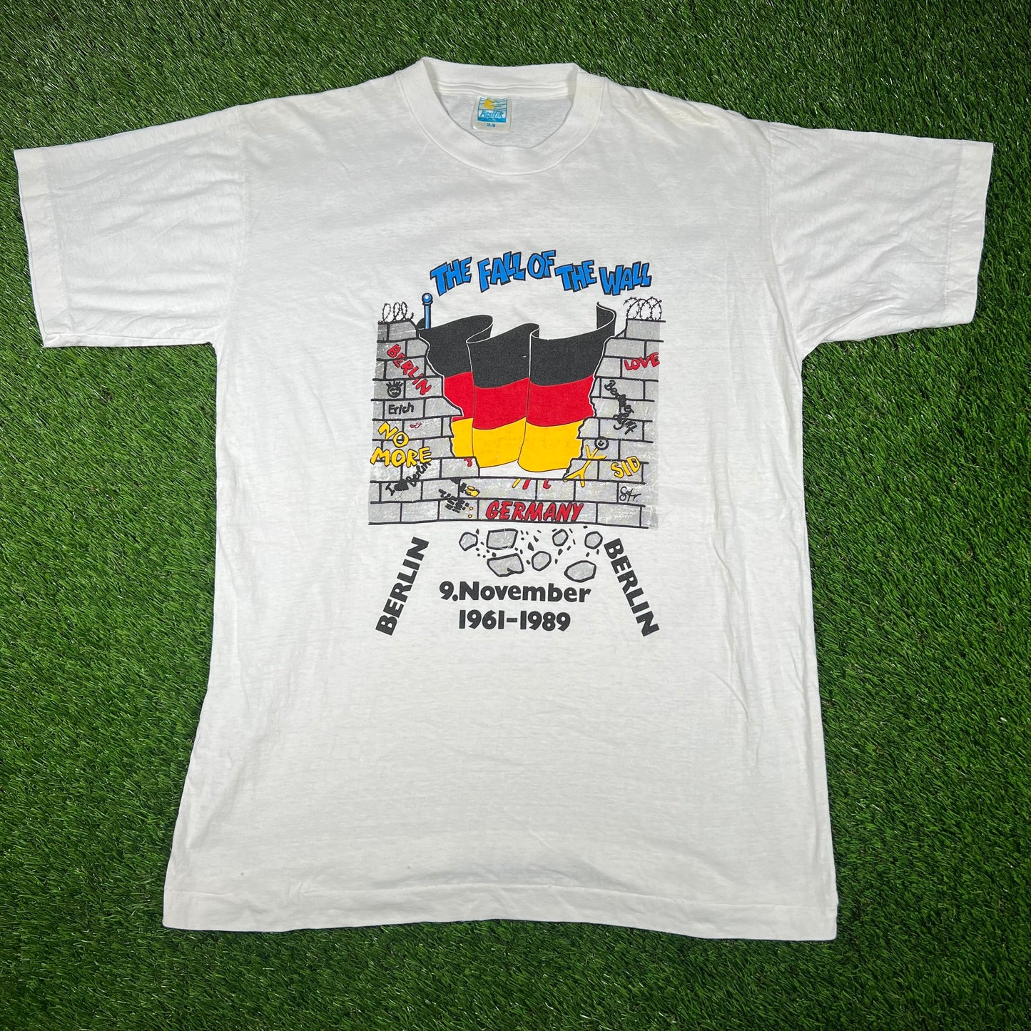 1989 "Fall of the Wall" White Berlin Wall Tee Size XL USED v16816