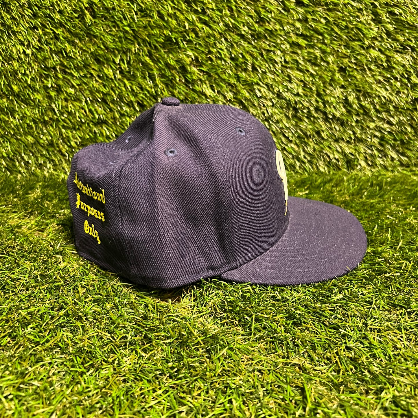 New Era Milwaukee Brewers Whie Logo Navy Blue Hat Size 7 1/2 USED v16007