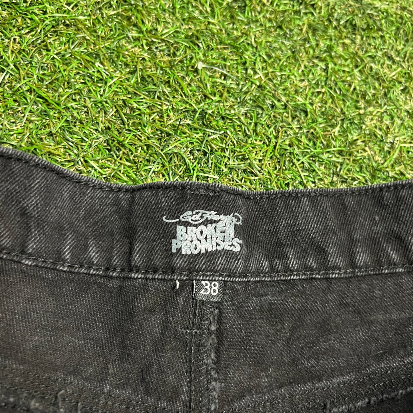 Ed Hardy Broken Promises Black Jean Jhorts Size 38 USED v16499