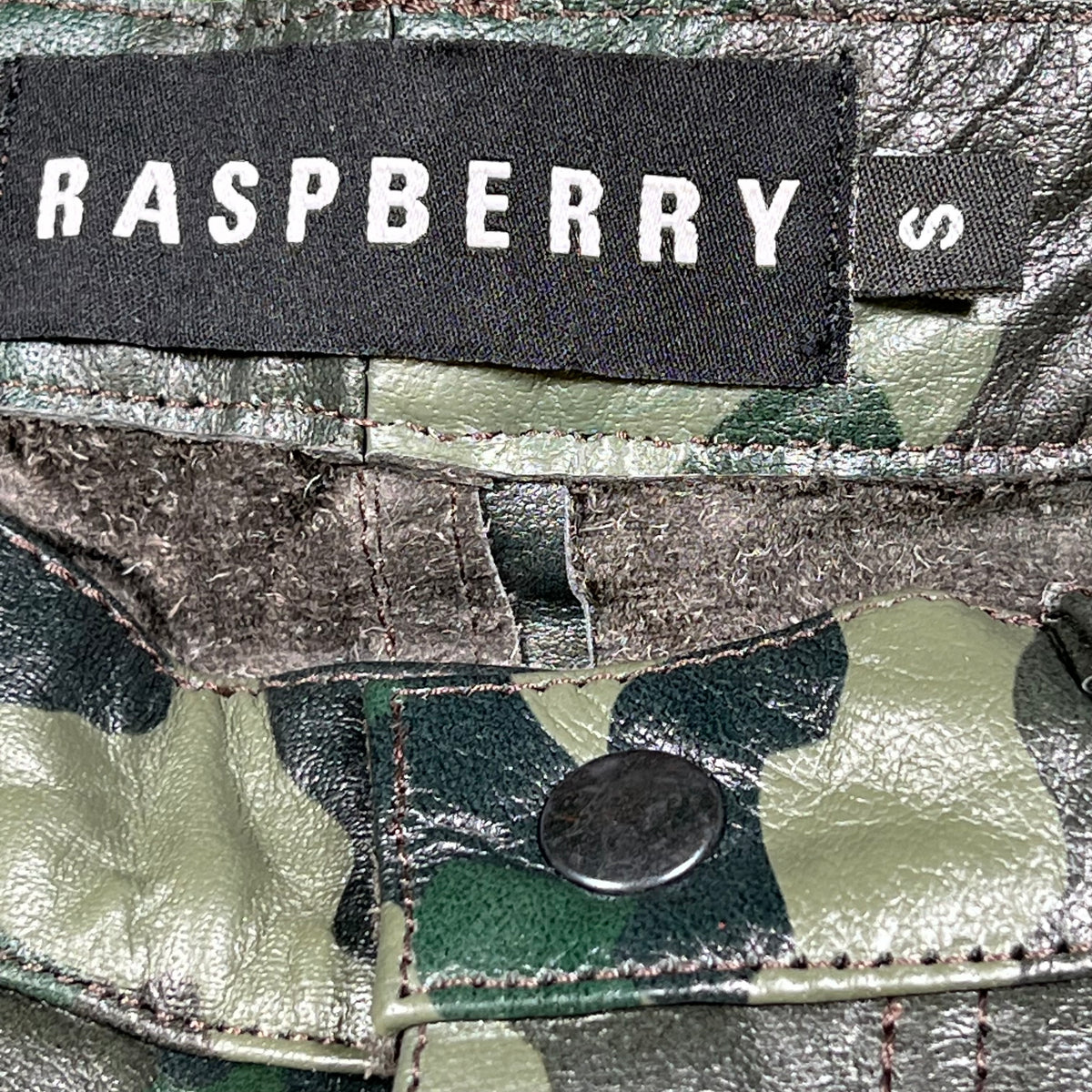 GV Gallery Raspberry Leather Camo Shorts Size Small NEW x14276
