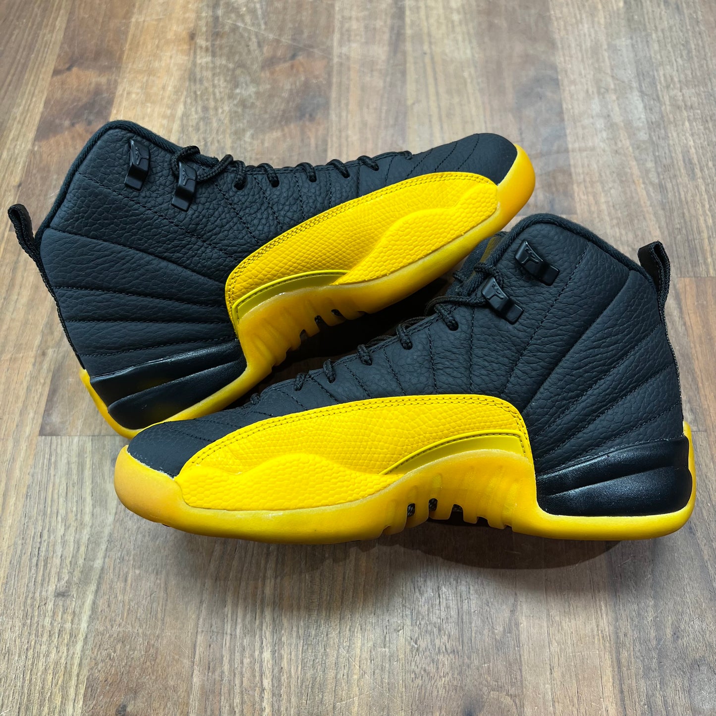 Jordan 12 Black University Gold Size 6.5y USED s16947