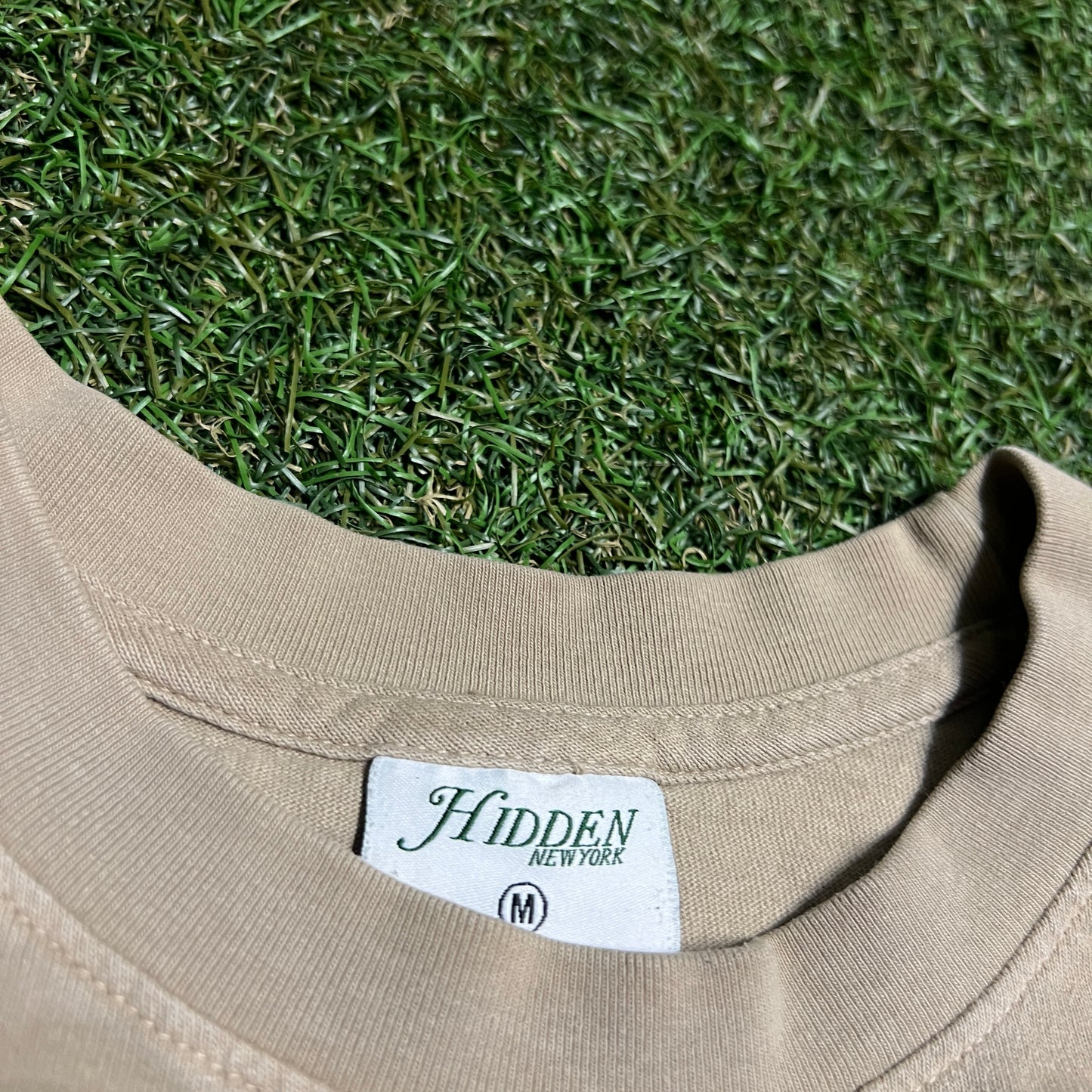 Hidden NY Coffee Shop Tan Tee Size Medium USED x13917
