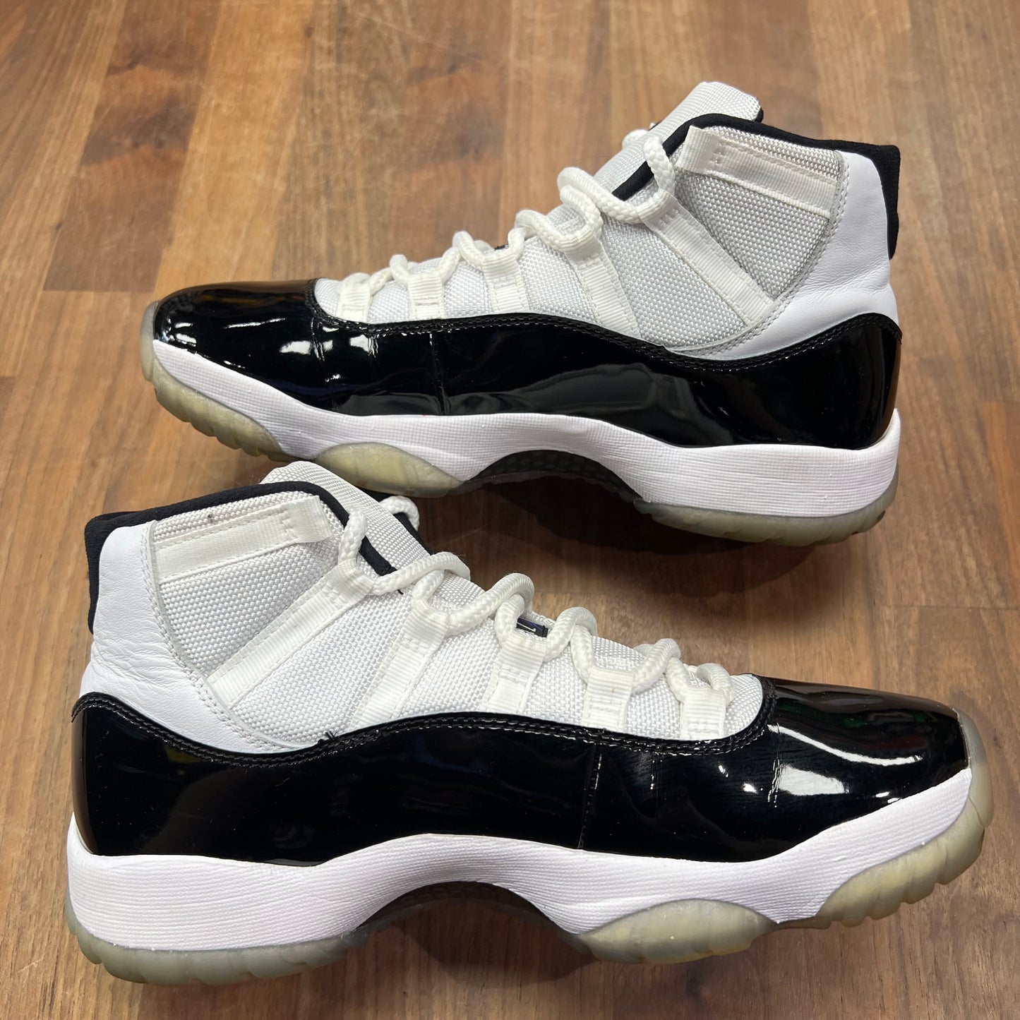 Jordan 11 Concord 2018 Size 8 USED s17055