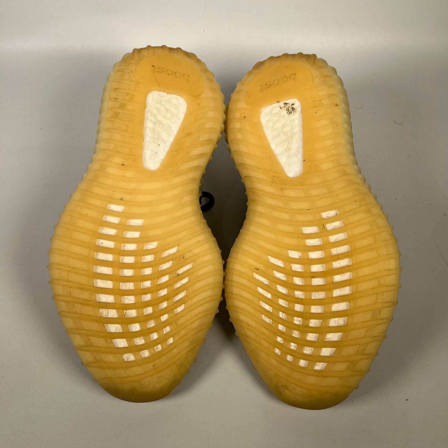 Yeezy 350 Carbon (2020) Size 5.5 USED s18426