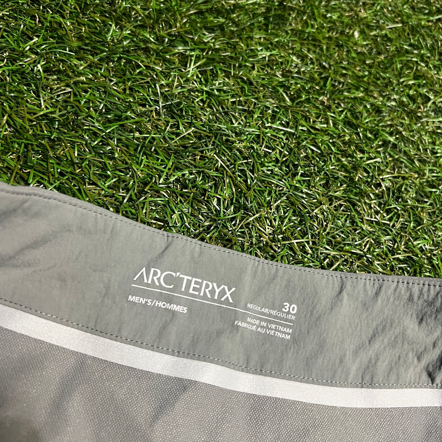 Arc'teryx Grey Nylon Pants Size 30 USED x14188