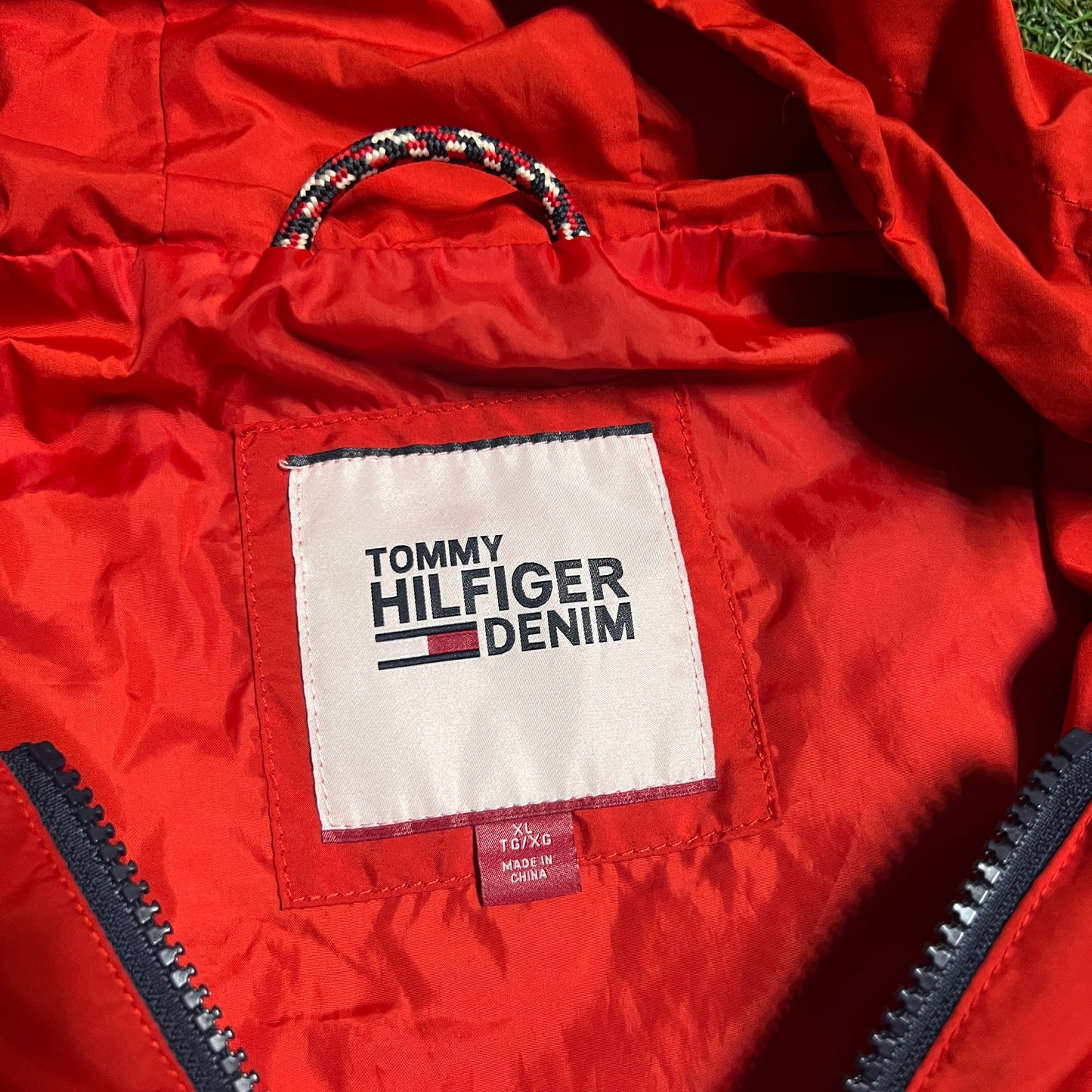 Tommy Hilfiger "Denim" Red Light Windbreaker Size XL USED v16357