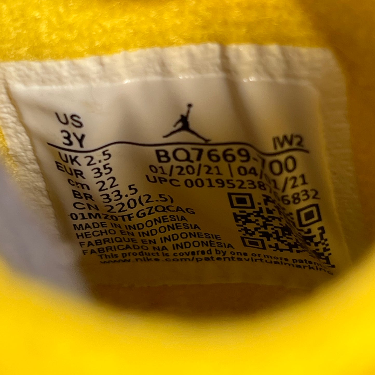 Jordan 4 Lightning (2021) Size 3y NEW s19205