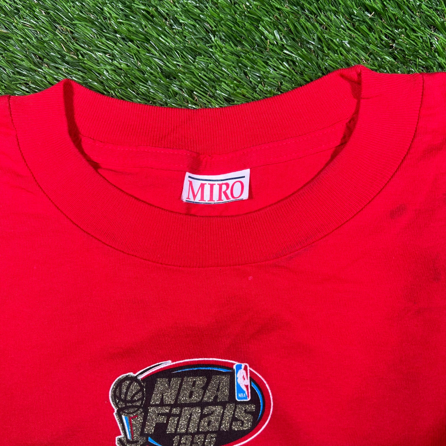 1996 Chicago Bulls NBA Champs Miro Tag Red Tee Size XL USED v16732