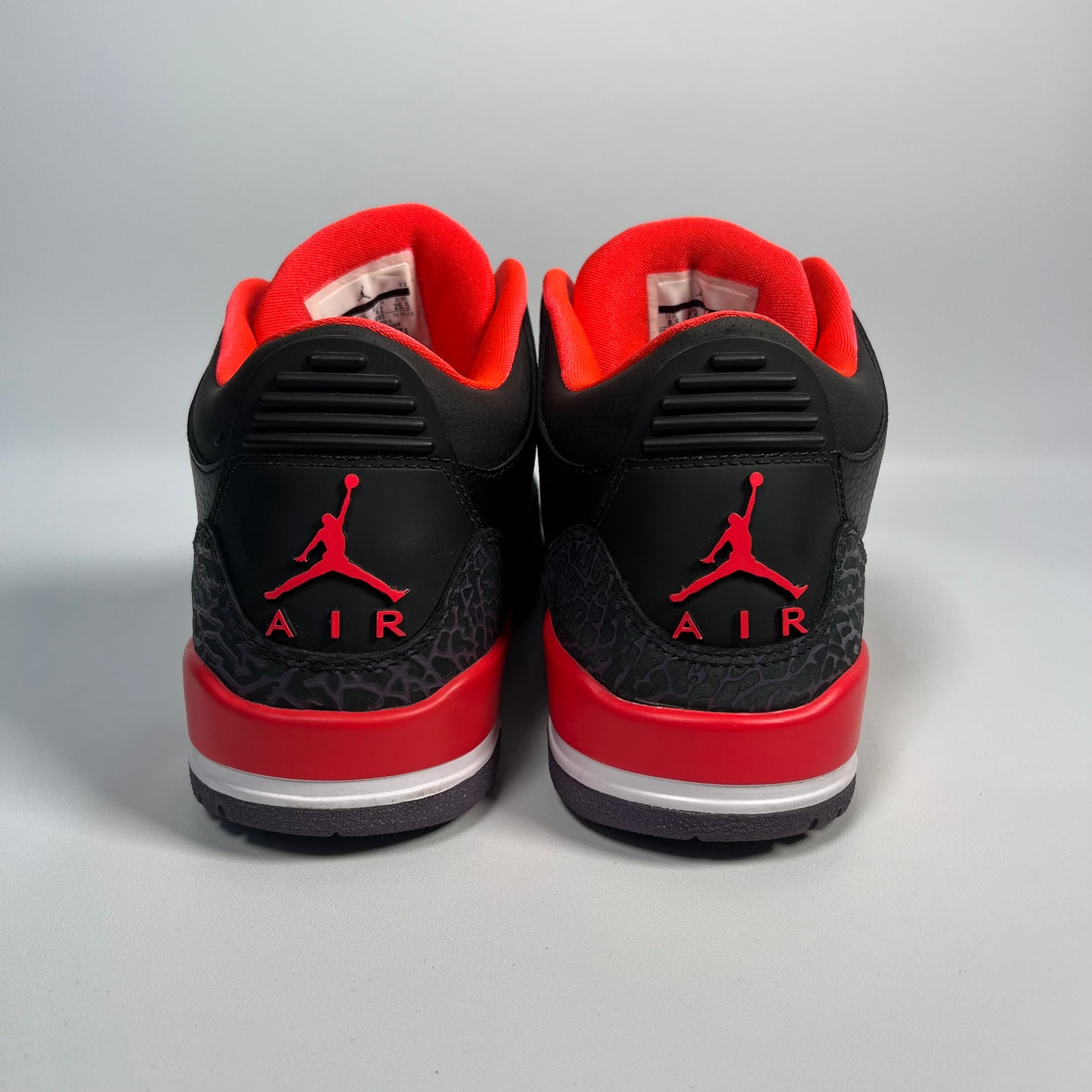 Jordan 3 Crimson (2012) Size 8.5 USED s17608