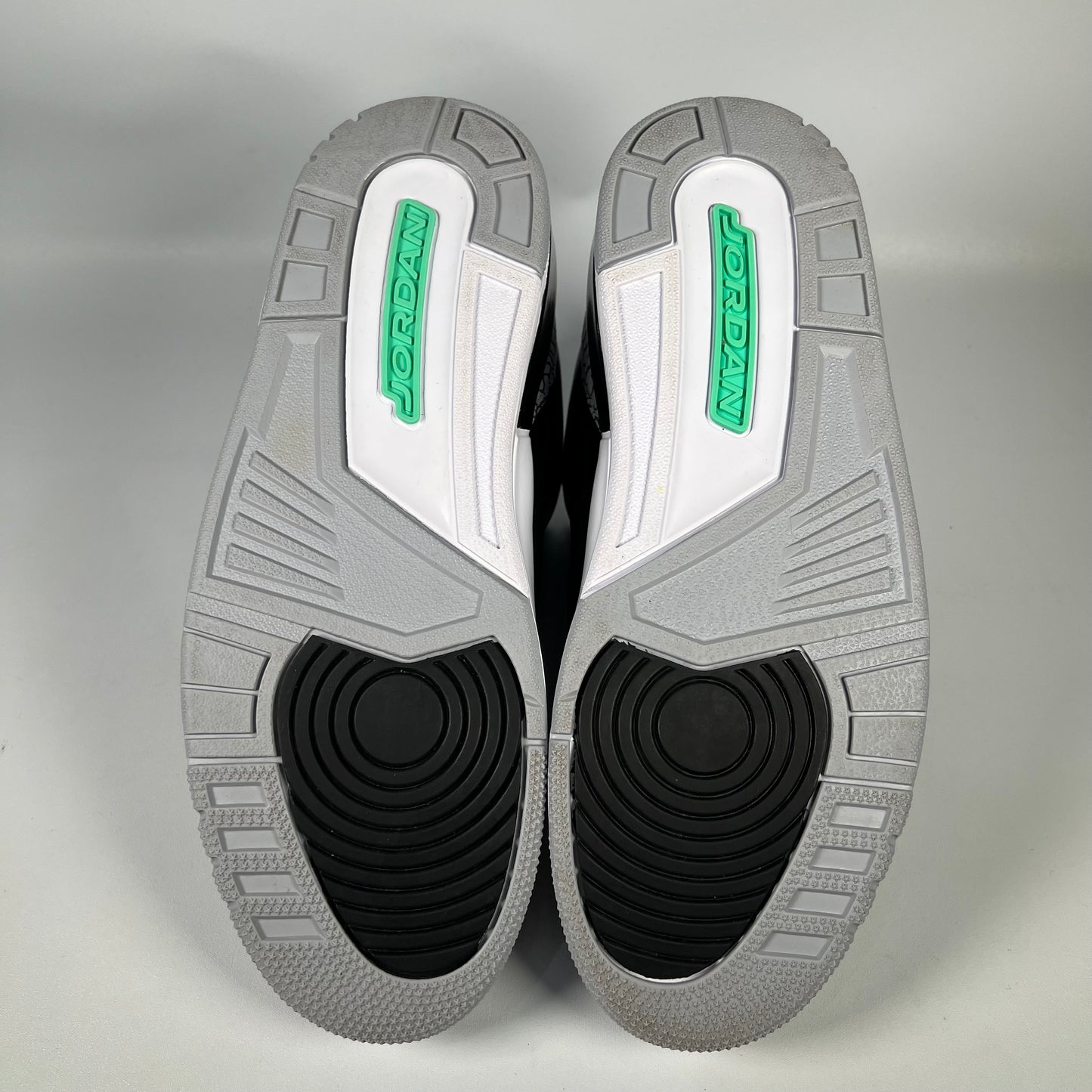 Jordan 3 Green Glow (2024) Size 11 USED s18963