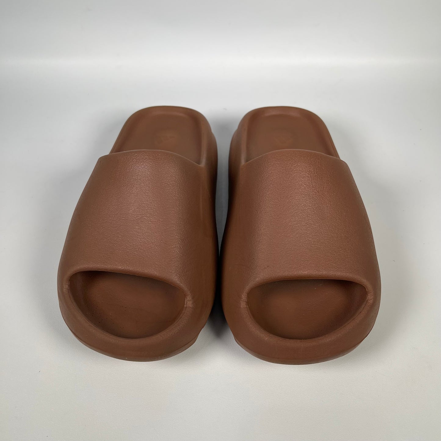 Yeezy Slide Flax (2024) Size 6 USED S18114