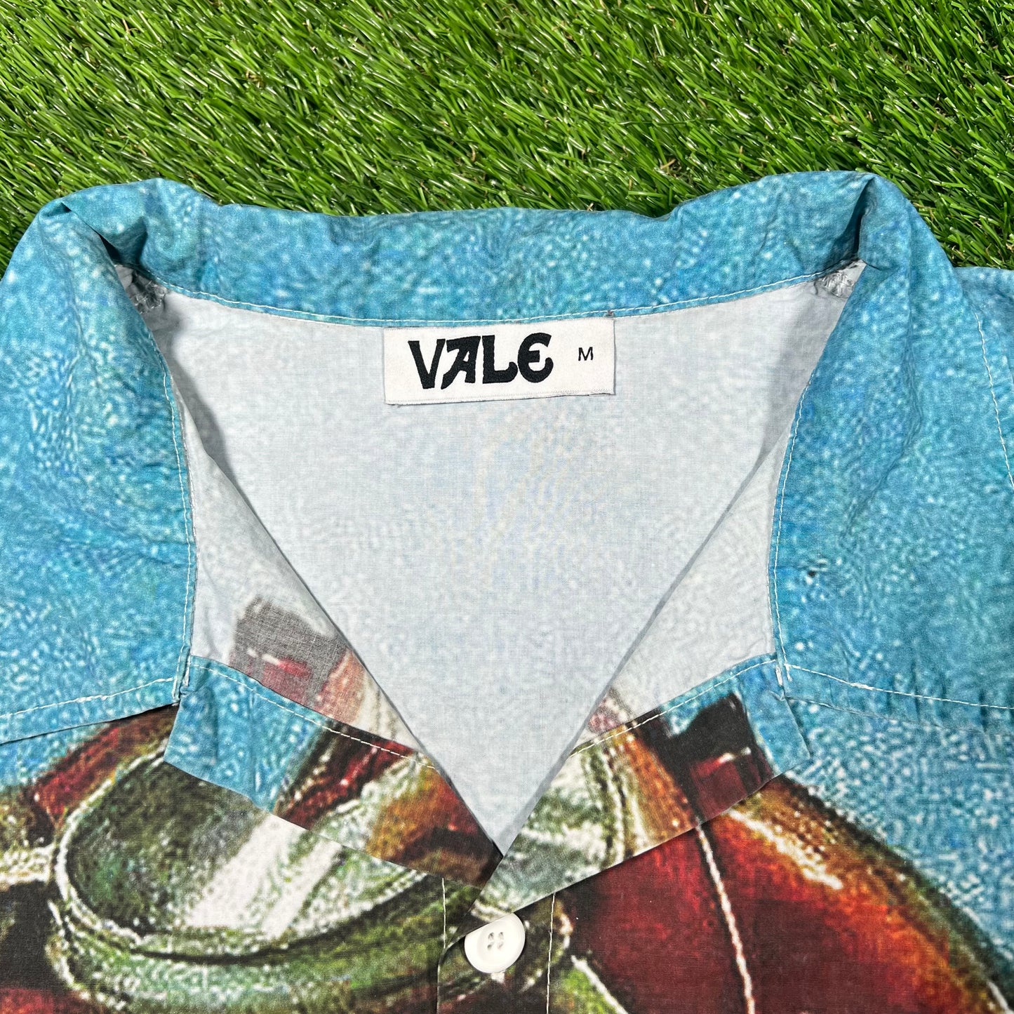 Vale Amelia Heart Blue Button Up Tee Size Medium USED x15159