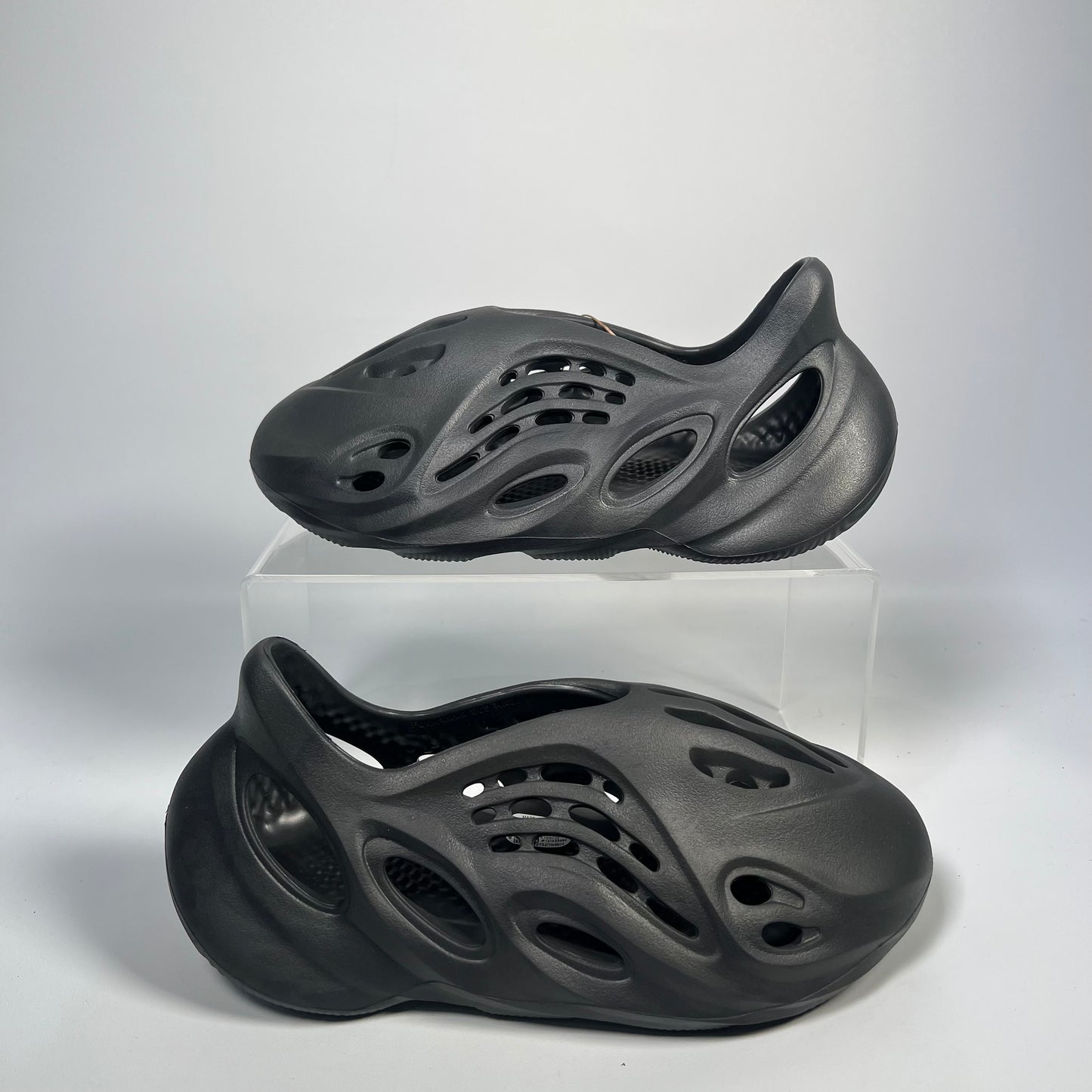 Yeezy Foam Runner Onyx (2024) Size 8 NEW s17780