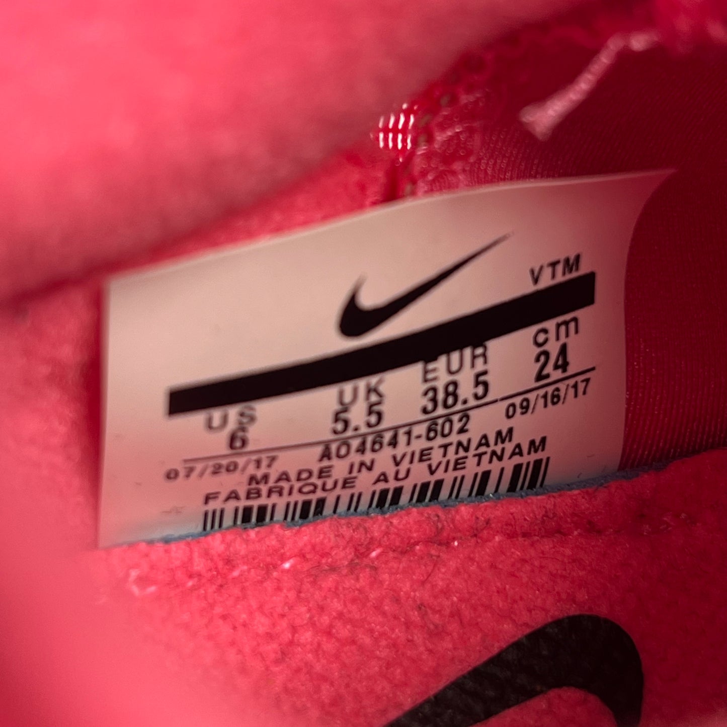 Nike Air Max 180 CDG Pink (2017) Size 6 USED s17520
