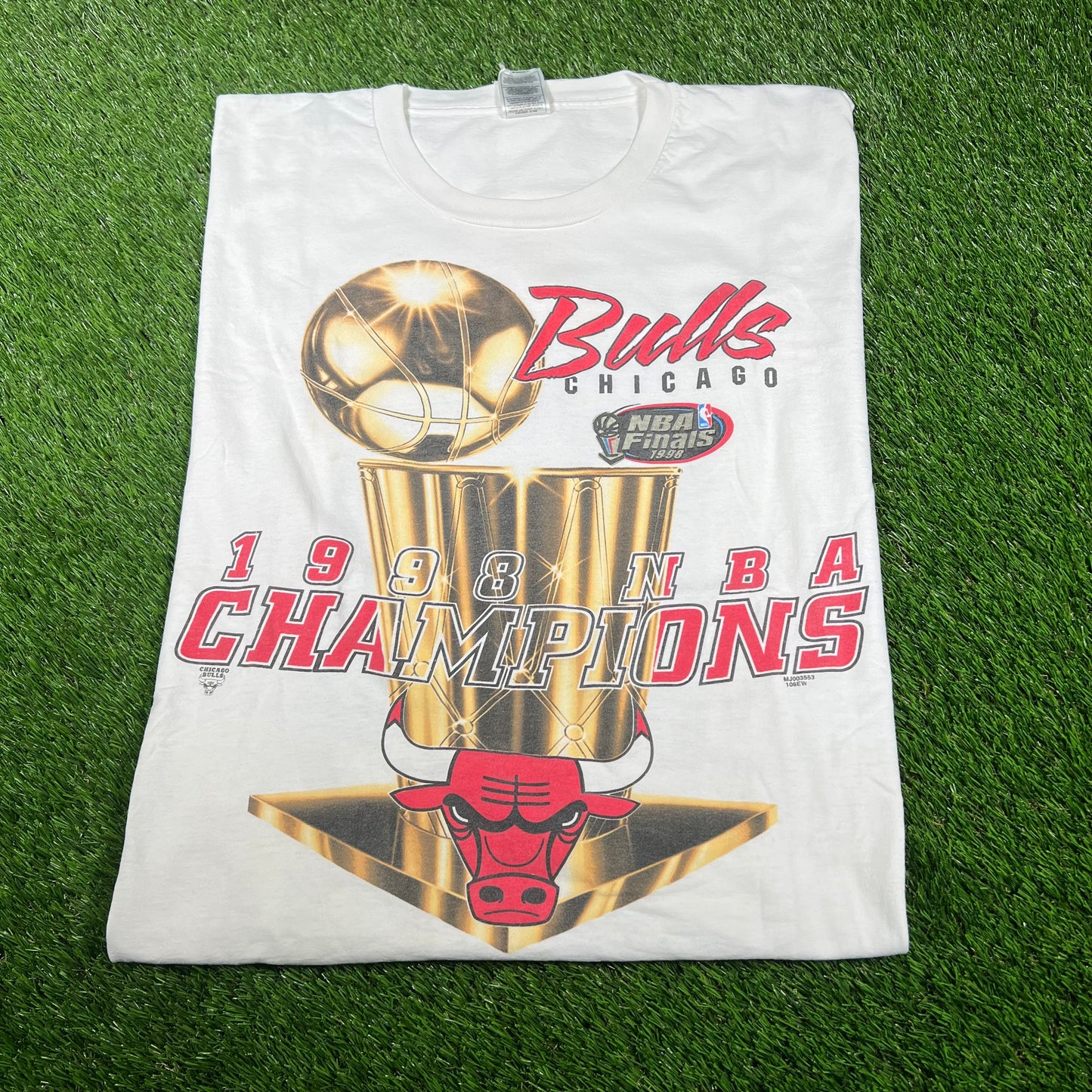 1998 Chicago Bulls Champions Gold Trophy White Tee Size XXL USED v16729