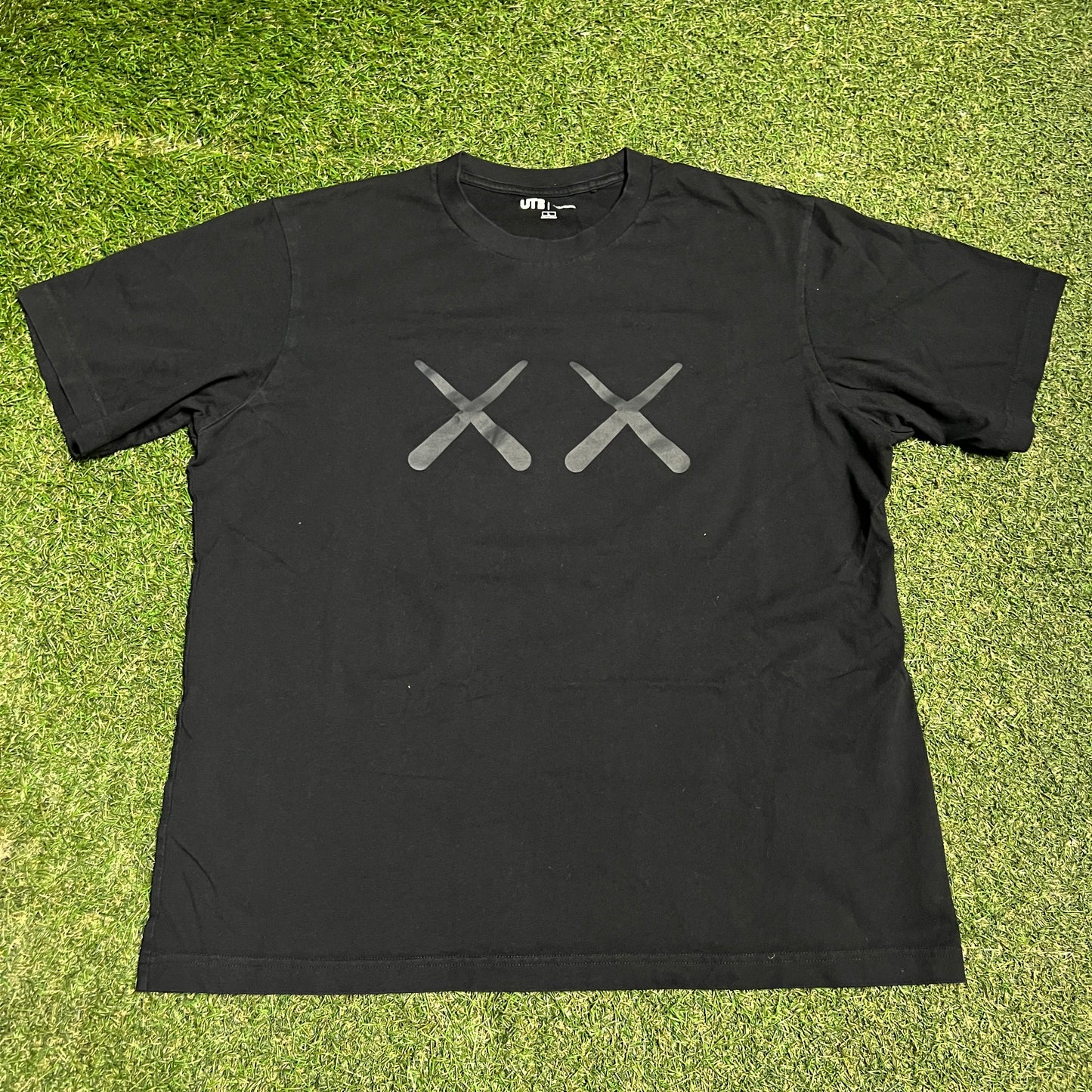 Kaws Andy Warhol Uniqlo Black Tee Size Large USED v16511
