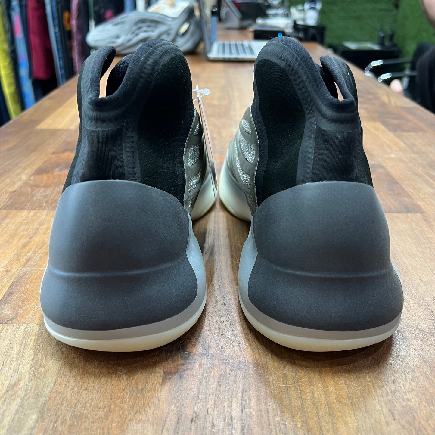 Yeezy QNTM Barium Size 8 NEW s17347