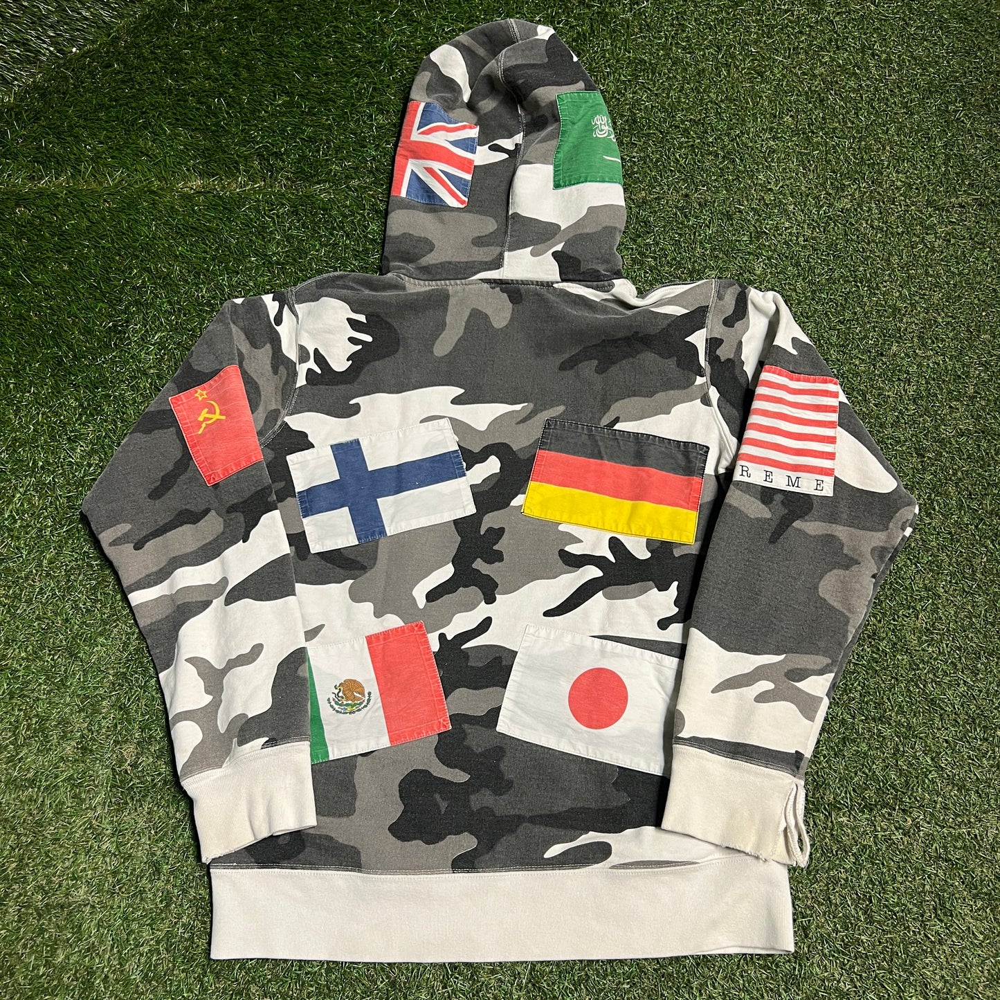Supreme FW13 International Flags Grey Camo Hoodie Size Medium USED x13826