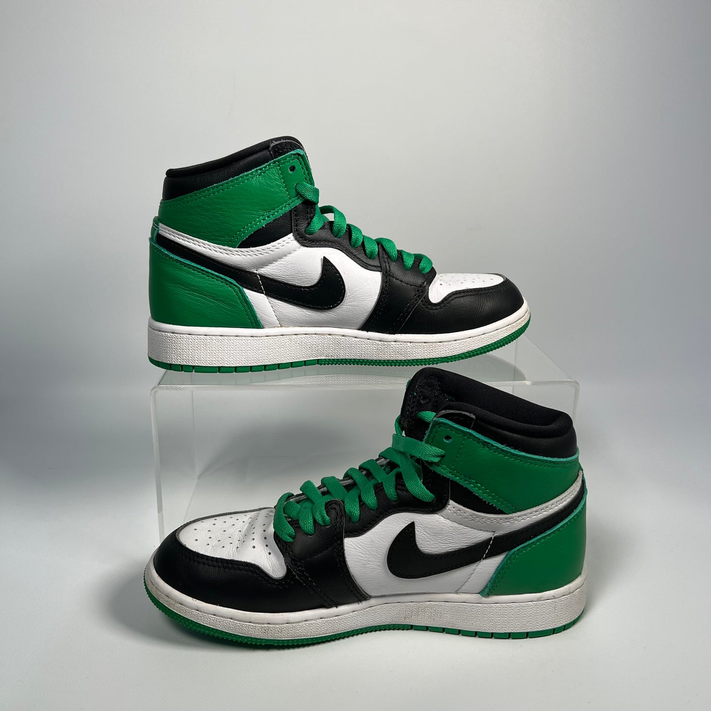 Jordan 1 High Lucky Green (2022) Size 4.5y USED s17697