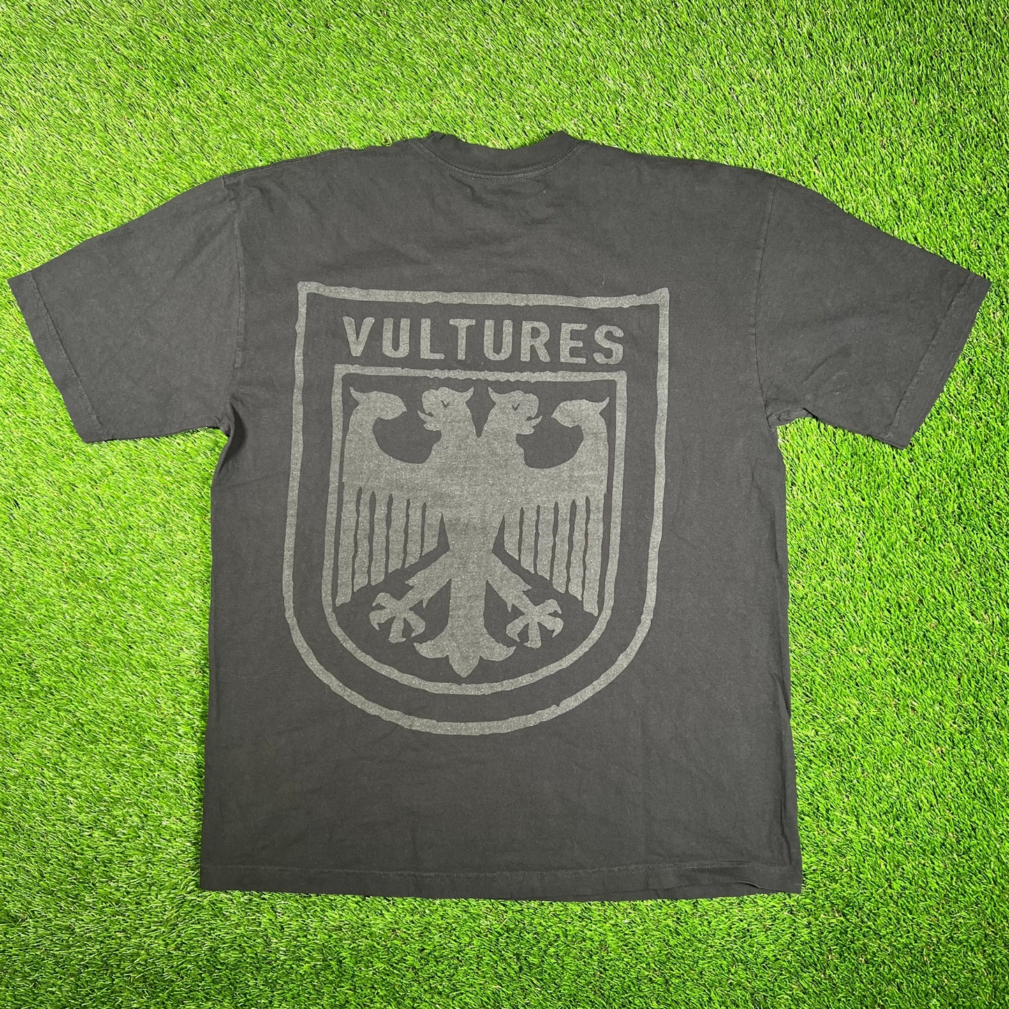 Kanye West Vultures 3M Crest Concert Black Tee Size XL USED x16122