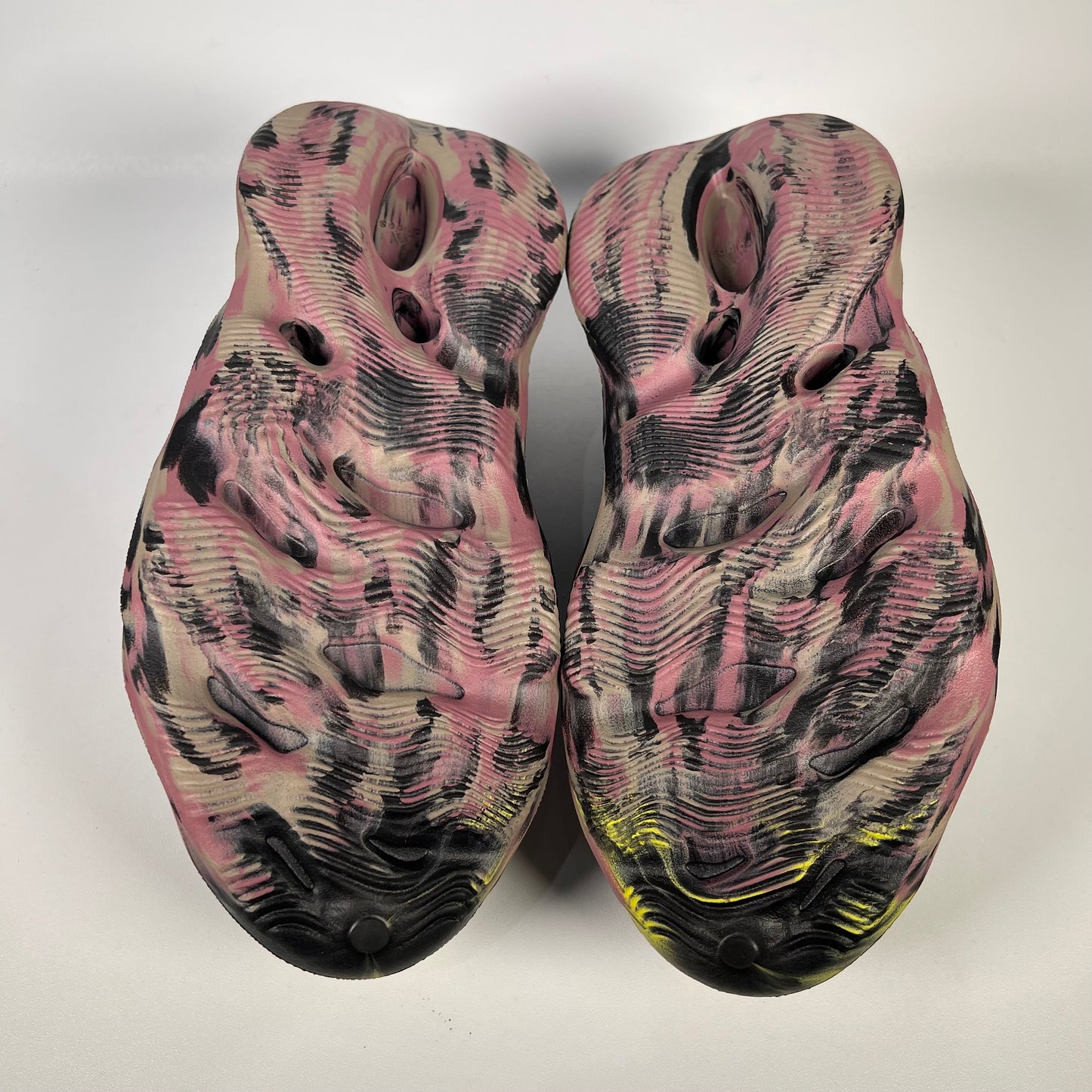 Yeezy Foam Runner MX Carbon (2022) Size 11 NEW s18024