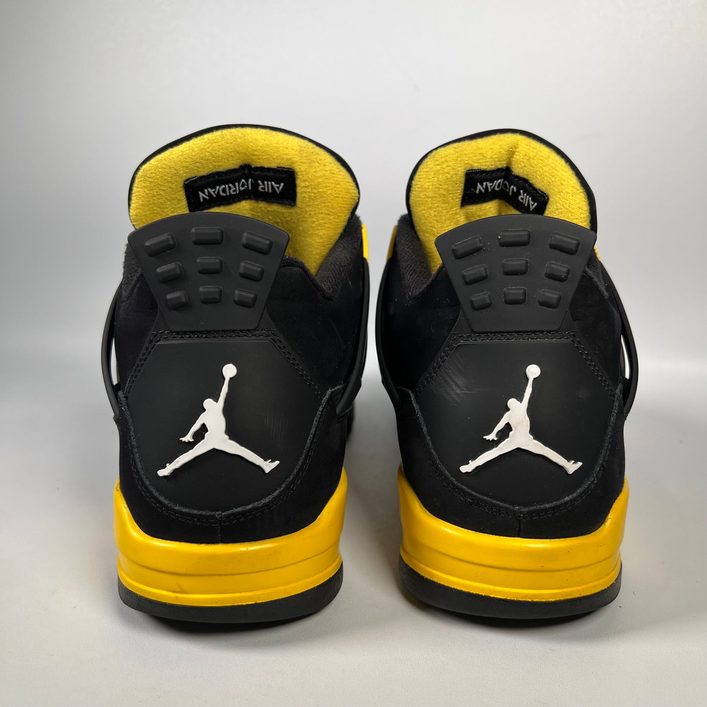 Jordan 4 Thunder (2023) Size 11 USED s18020