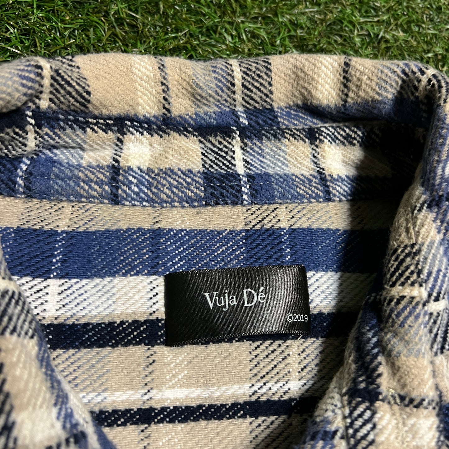 Vuja De Blue/Tan Plaid Flannel Button Up Size XL USED x13999