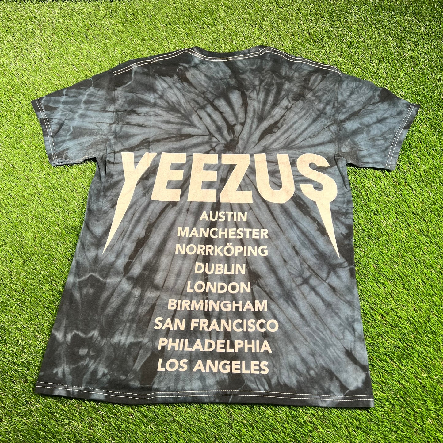 Yeezus Reaper Tour Tee Size Medium USED x14449