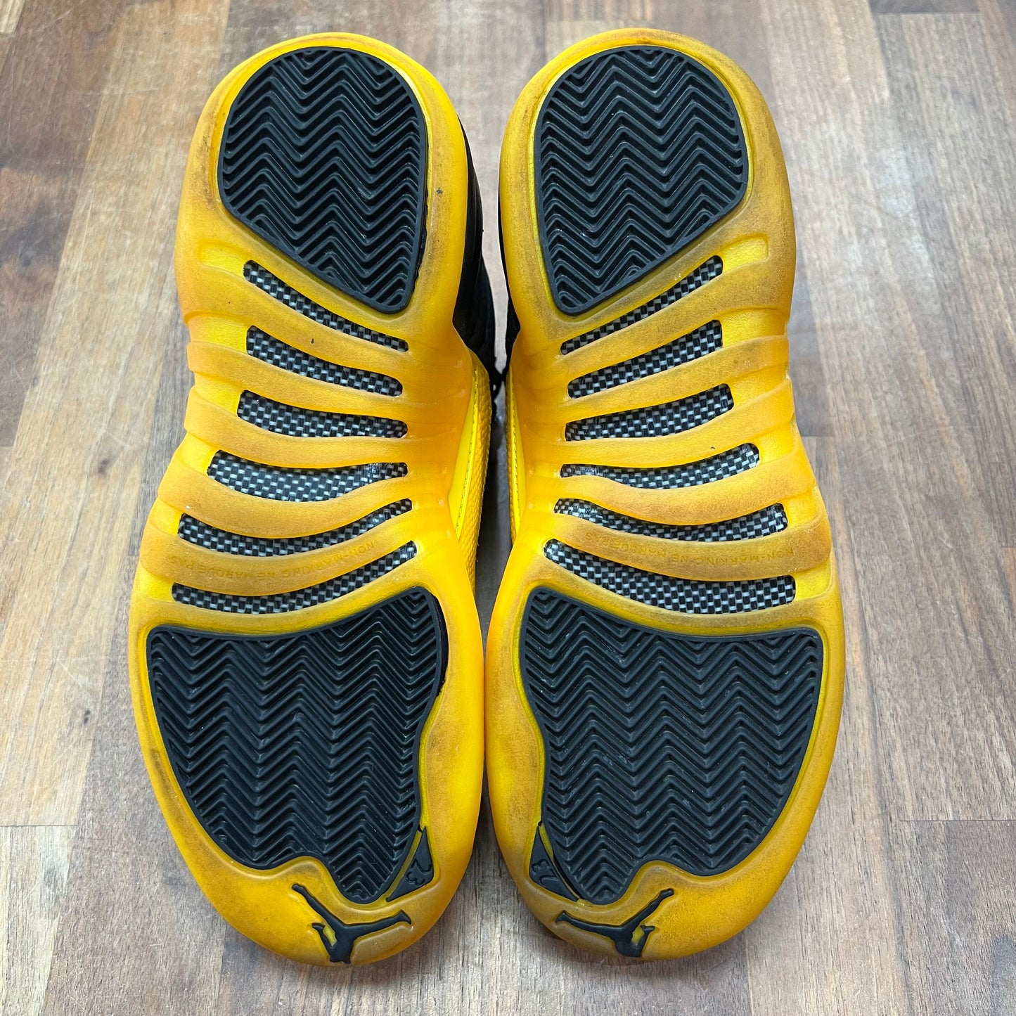 Jordan 12 Black University Gold Size 6.5y USED s16947