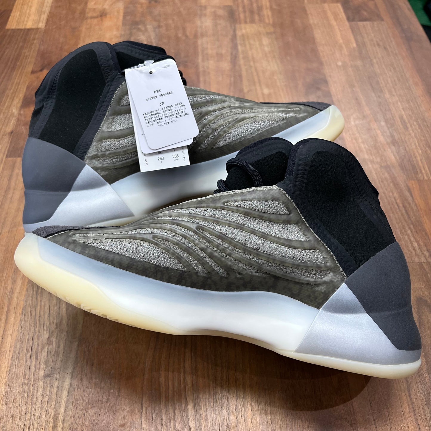 Yeezy QNTM Barium Size 8 NEW s17347