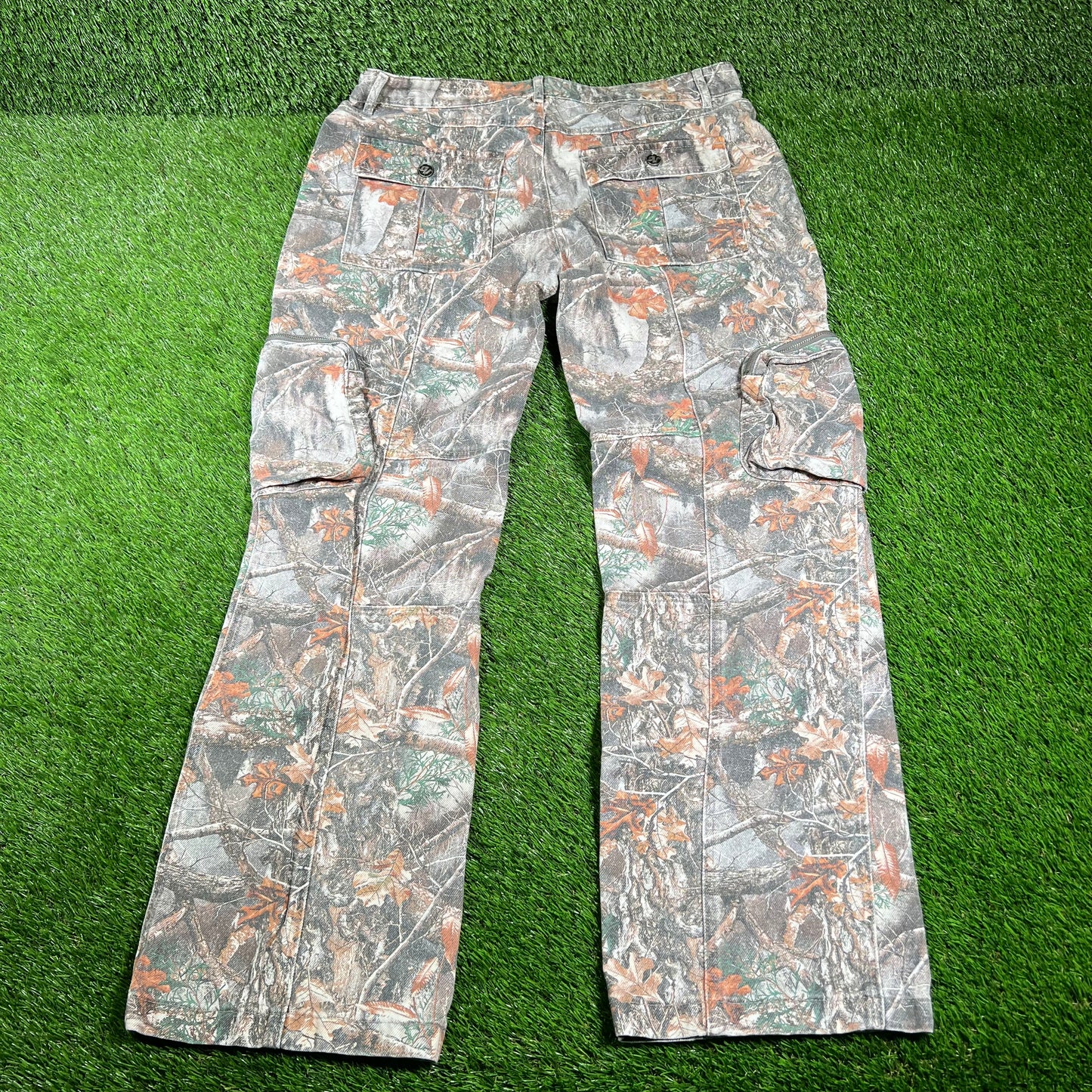 GV Gallery Raspberry Hills Real Tree Cargo Pants Size Large USED x14473