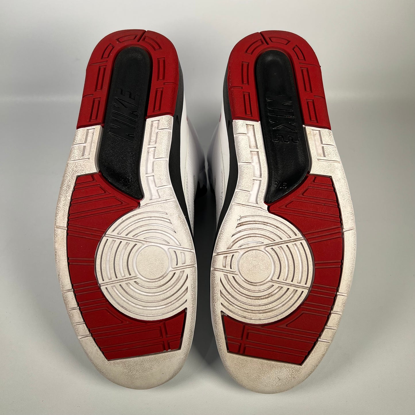 Jordan 2 Chicago (2022) Size 9.5 USED s17978
