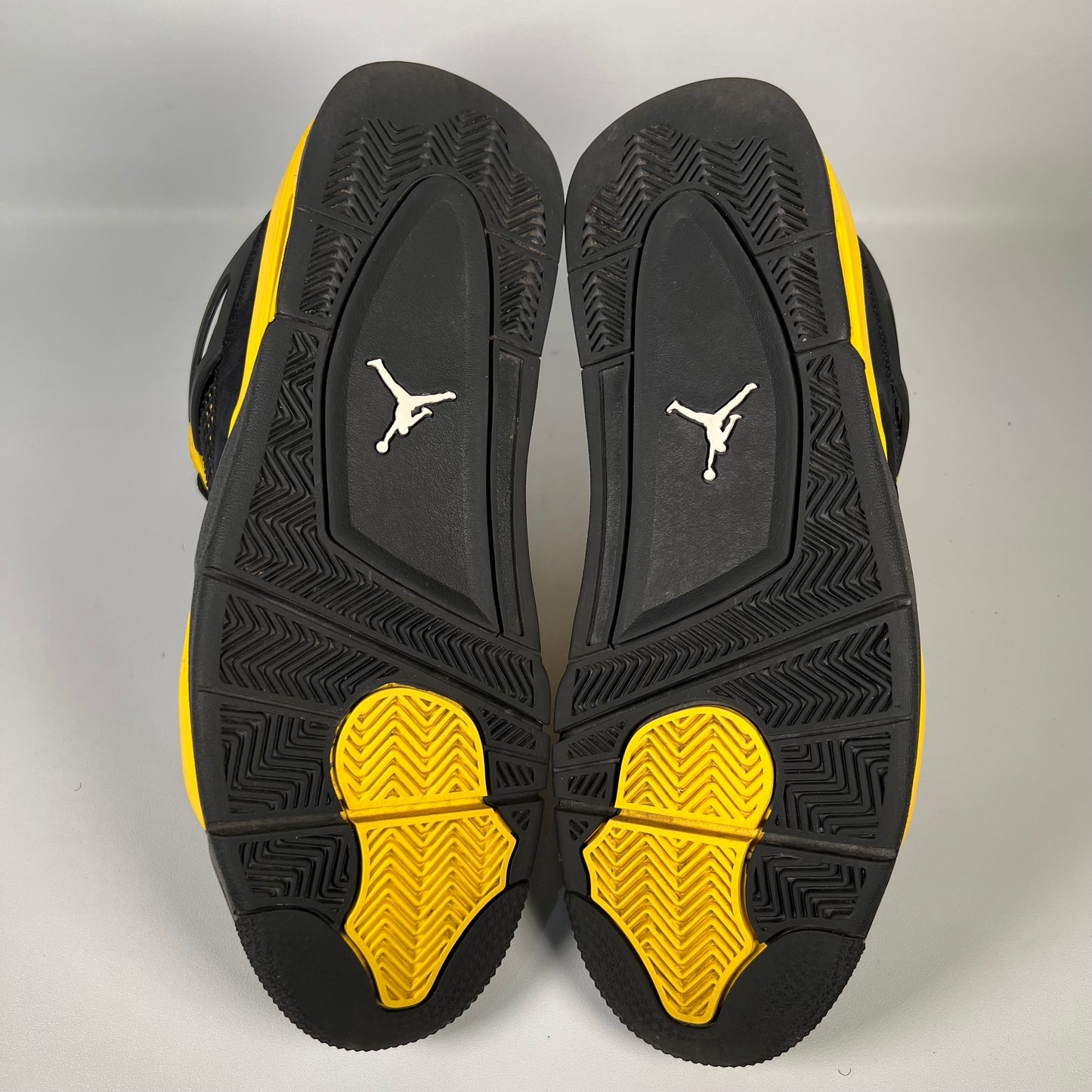 Jordan 4 Thunder (2023) Size 11 USED s18020