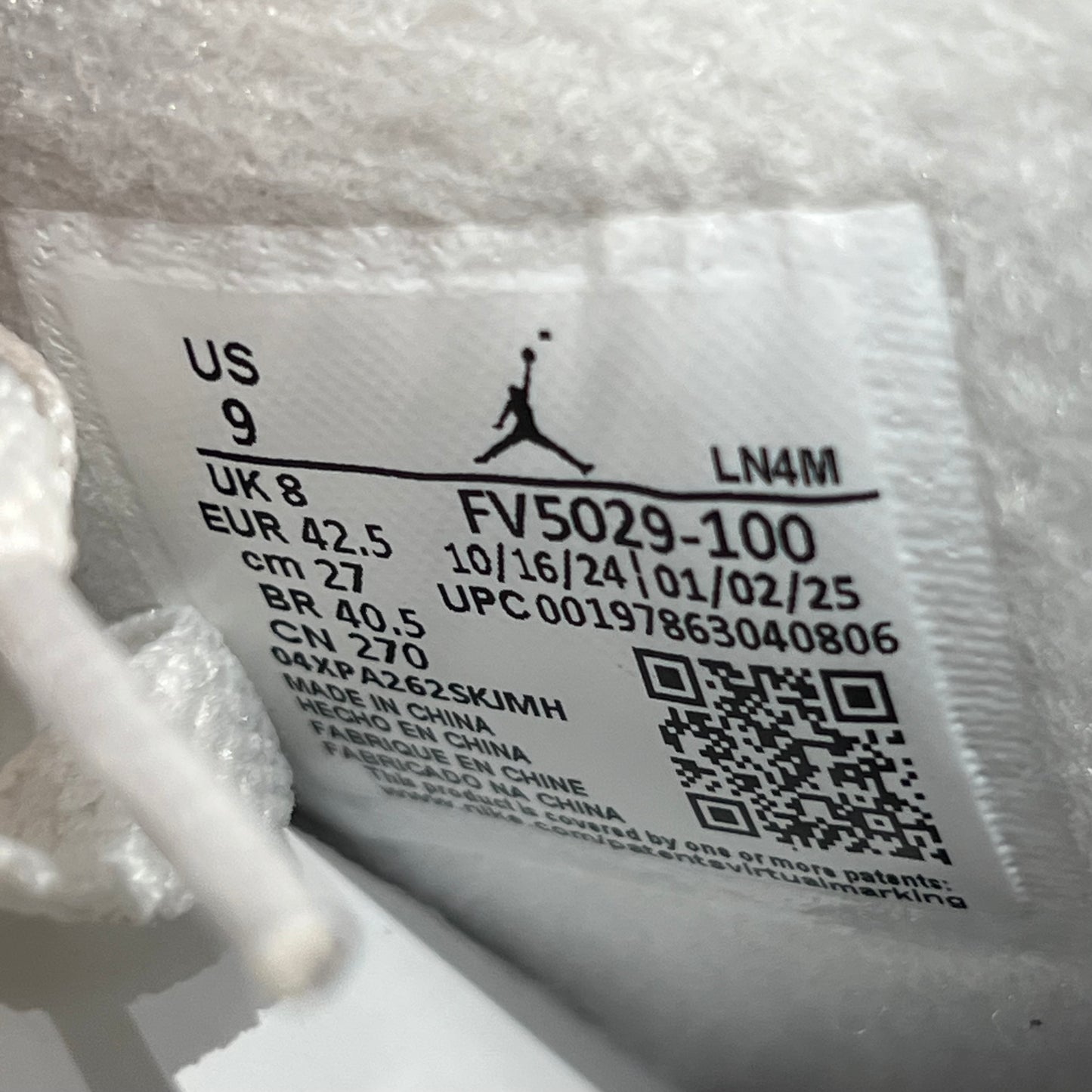 Jordan 4 White Cement (2025) Size 9 USED s18875