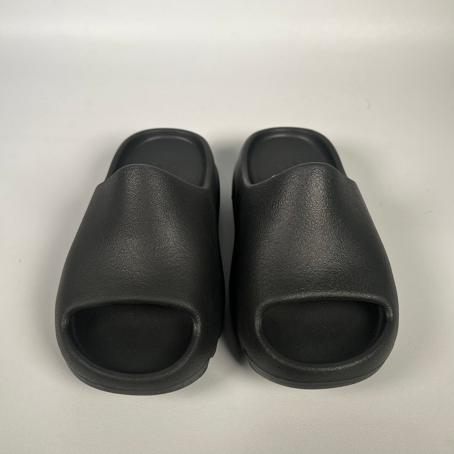 Yeezy Slide Onyx Siz 11k NEW s17921