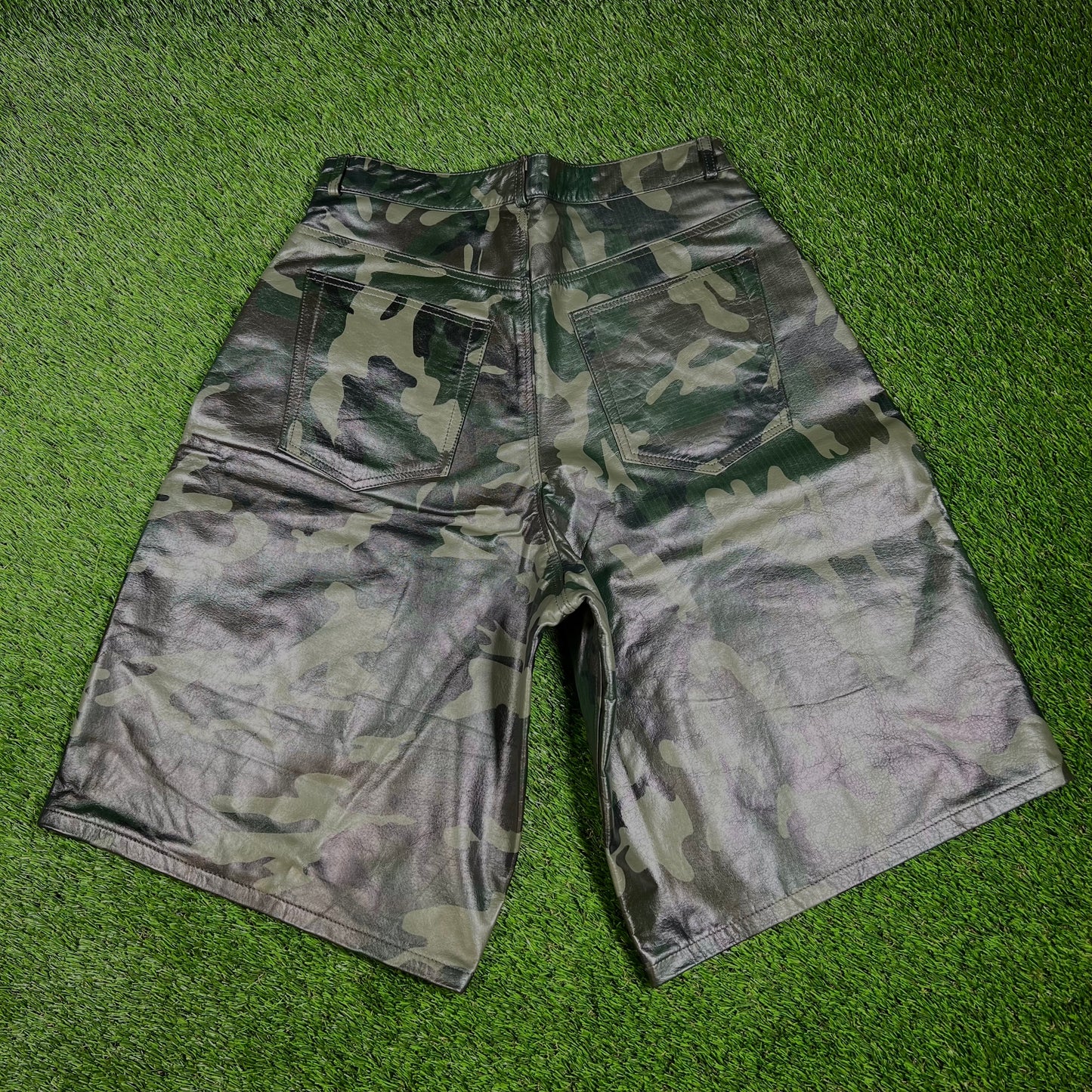 GV Gallery Raspberry Leather Camo Shorts Size Medium NEW x14277