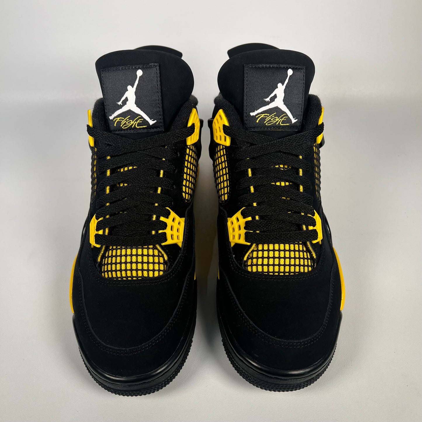 Jordan 4 Thunder (2023) Size 9 USED s17955