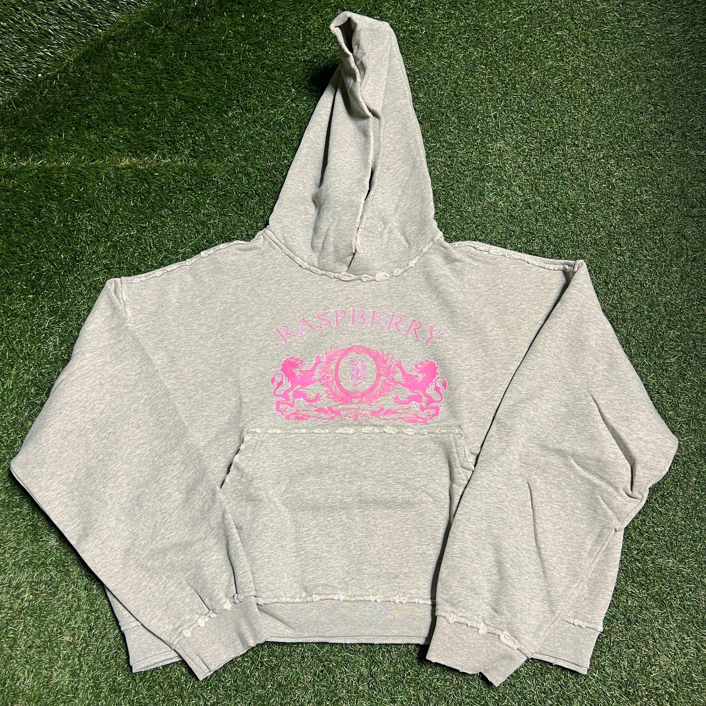 GV Gallery Raspberry Hills "Crest" Grey Hoodie Size Large NEW x13767