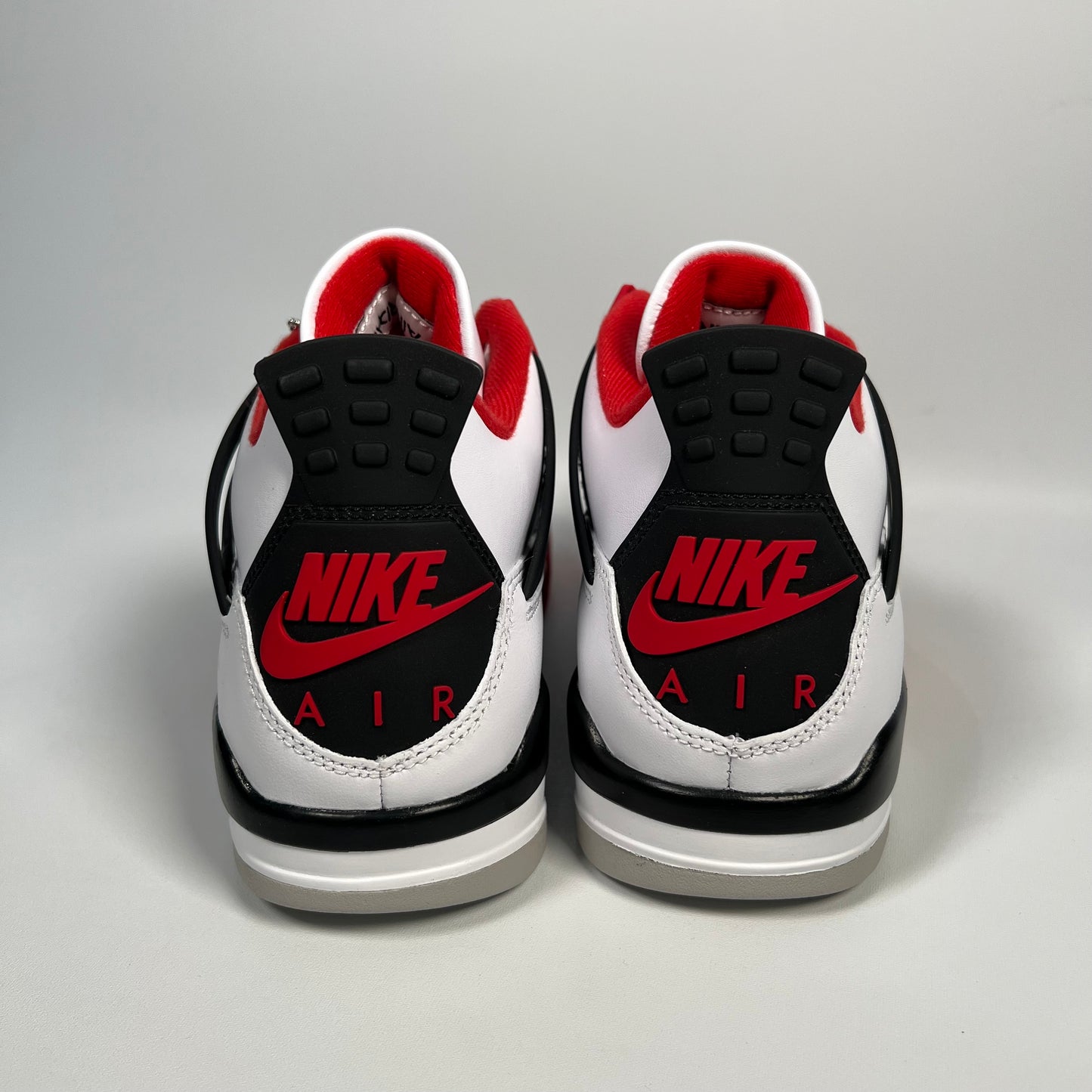 Jordan 4 Fire Red (2020) Size 8 NEW s17718