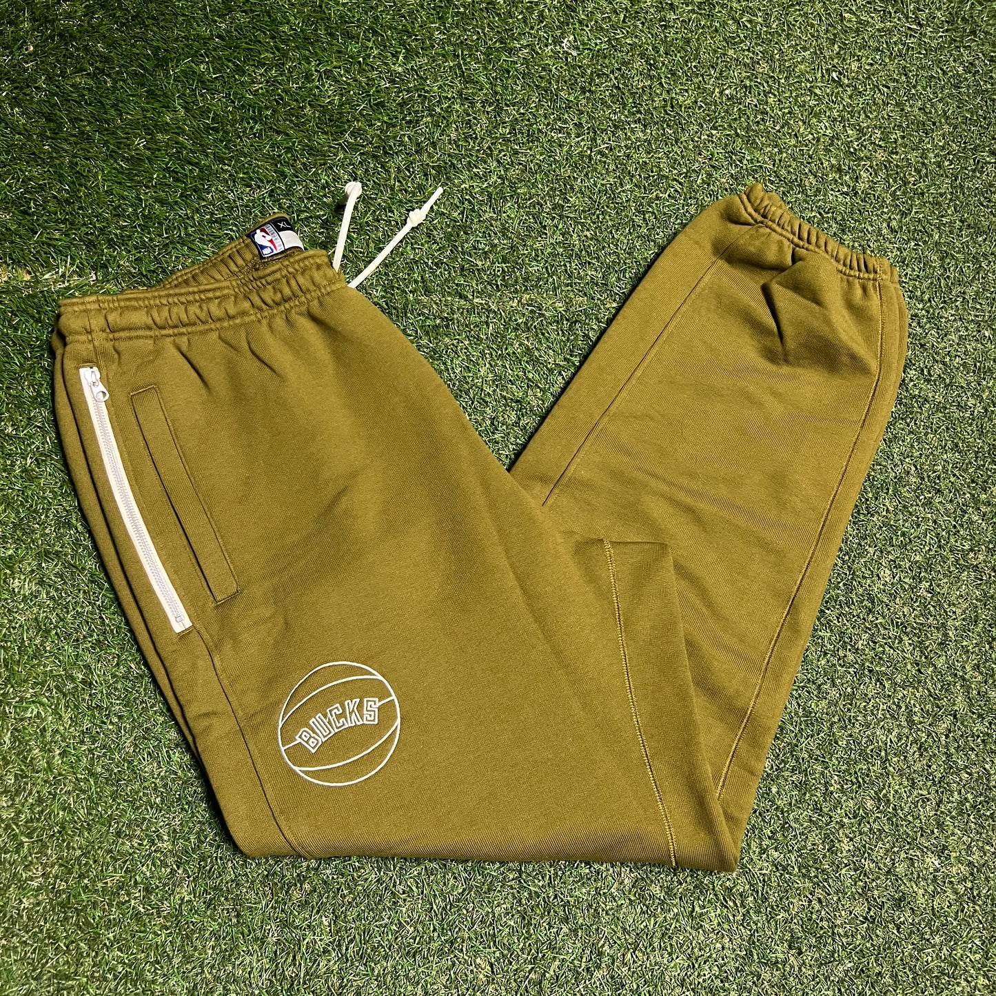 Nike NBA Milwaukee Buck Green Sweatpants Size XL NEW v16483