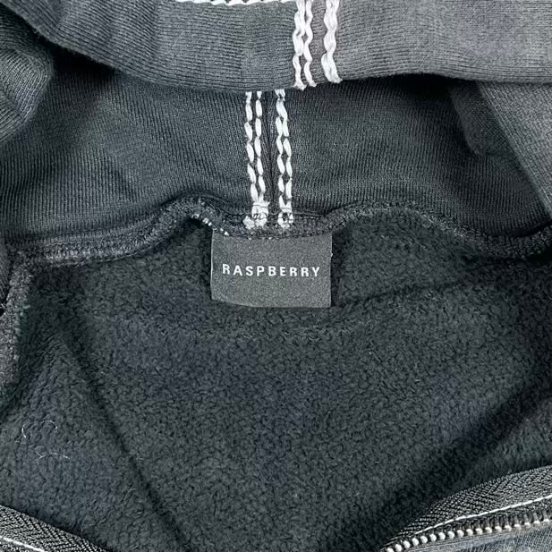 GV Gallery Raspberry Hills Black Skunk Zip Up Hoodie Size Small USED x18910
