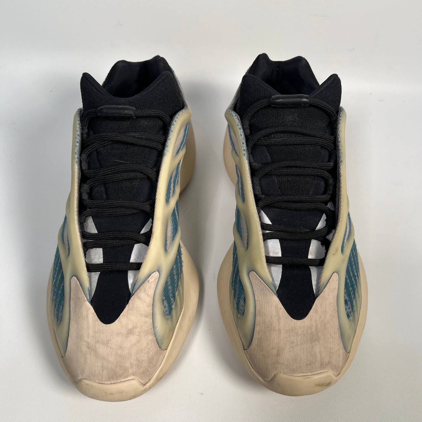 Yeezy 700 Kyanite Size 8 USED s17492