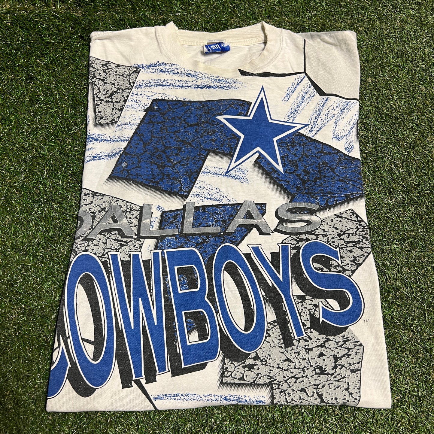 1995 Dallas Cowboys All Out Fan Tag AOP White Tee Size Medium USED v16313