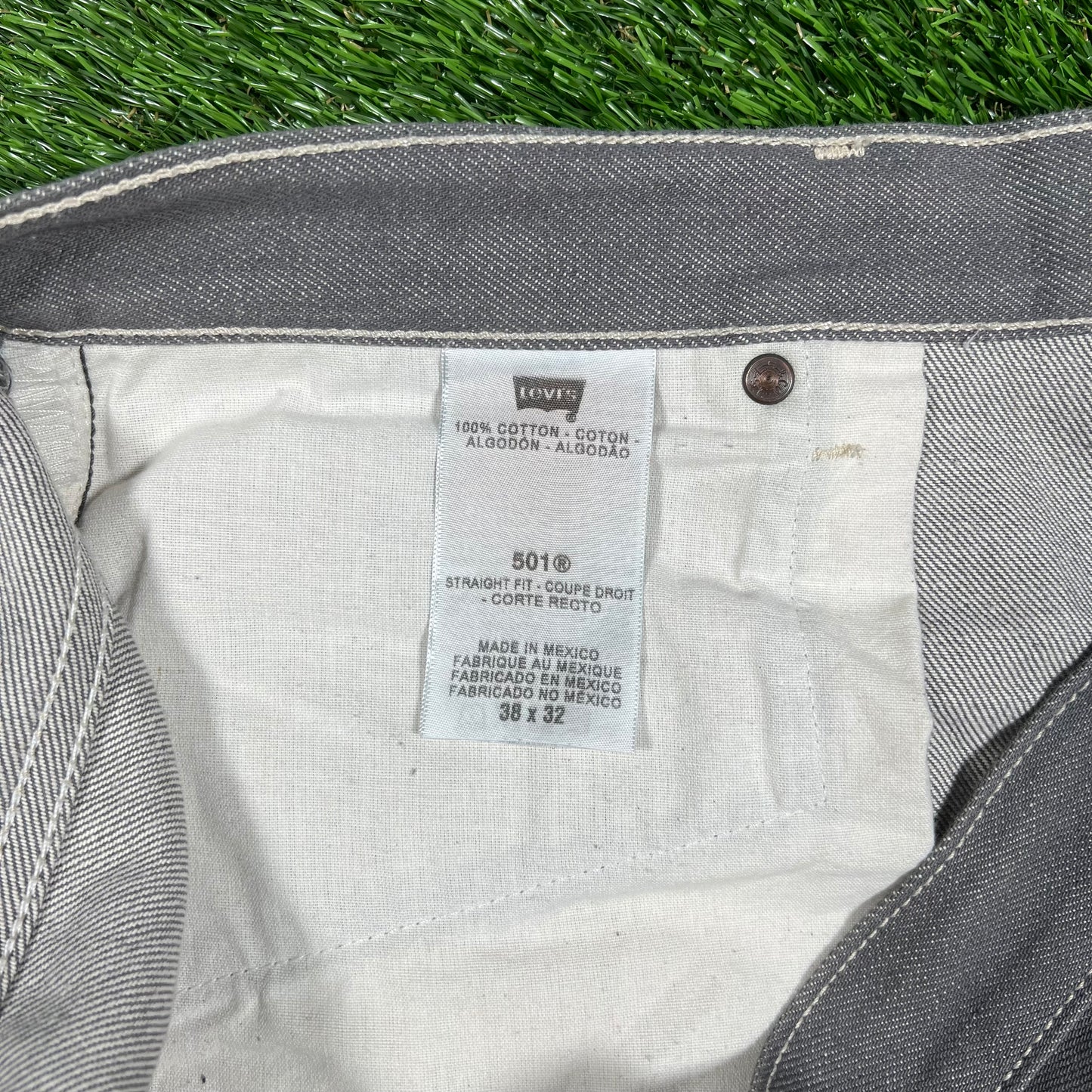 Levis 501 Light Grey Washed Jeans Size 38x32 USED v17387