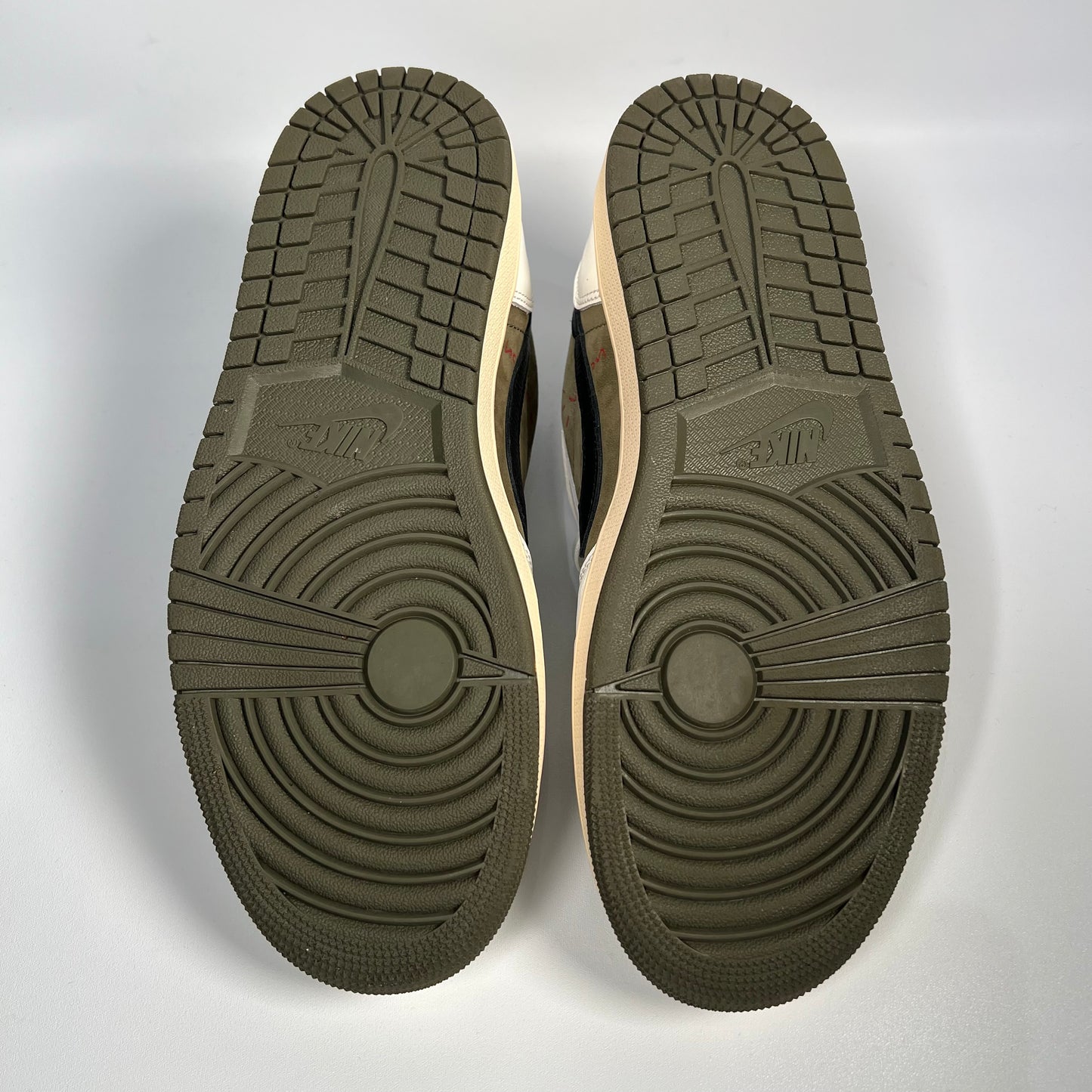 Jordan 1 Low Travis Scott Medium Olive (2024) Size 10 USED s17648
